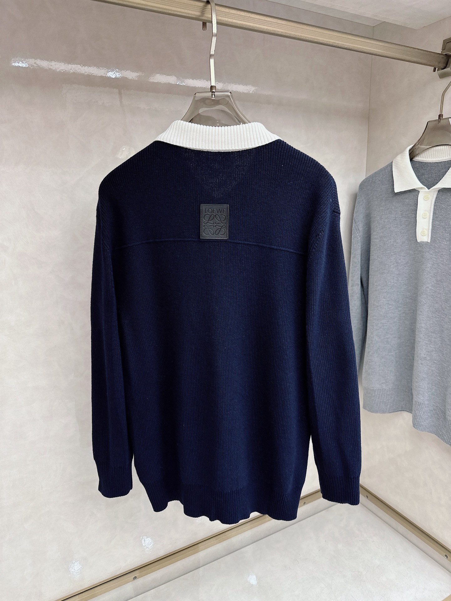 罗意威新款毛衫毛衣，上身舒适，不挑身材 男女同款，秋冬毛衣，是今年最好看的情侣装，秋冬必备百搭不出错，洋