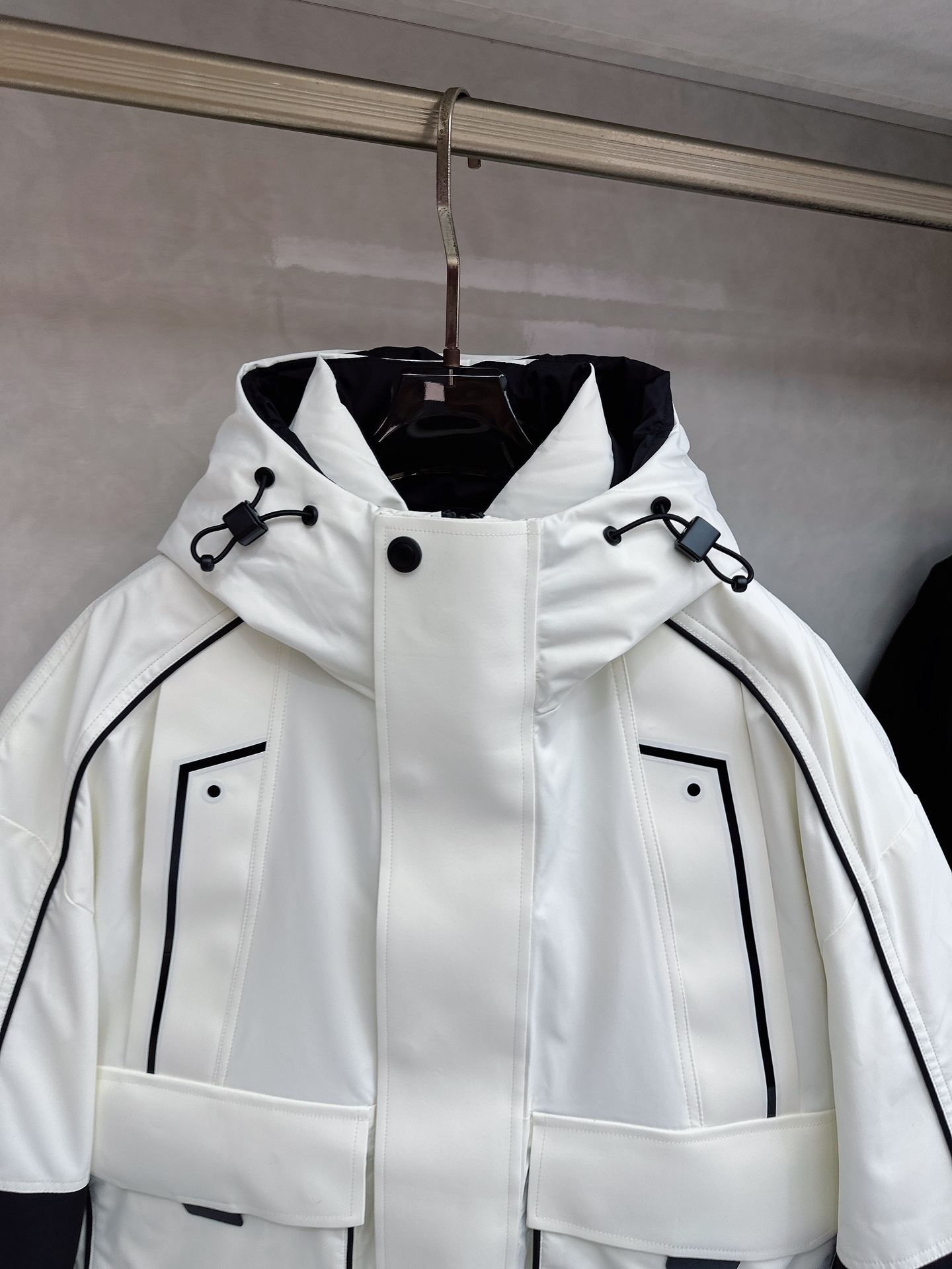 始祖鸟羽绒服滑雪服限定款 不愧是羽绒服颜值天花板，这样的高品质绒料无论从蓬松度、回弹性，保暖系数，都是足