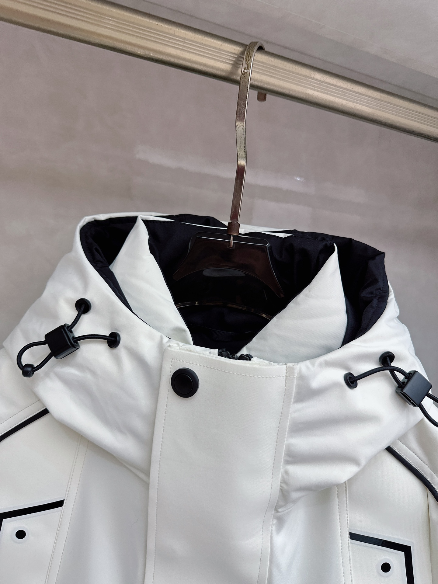 始祖鸟羽绒服滑雪服限定款 不愧是羽绒服颜值天花板，这样的高品质绒料无论从蓬松度、回弹性，保暖系数，都是足