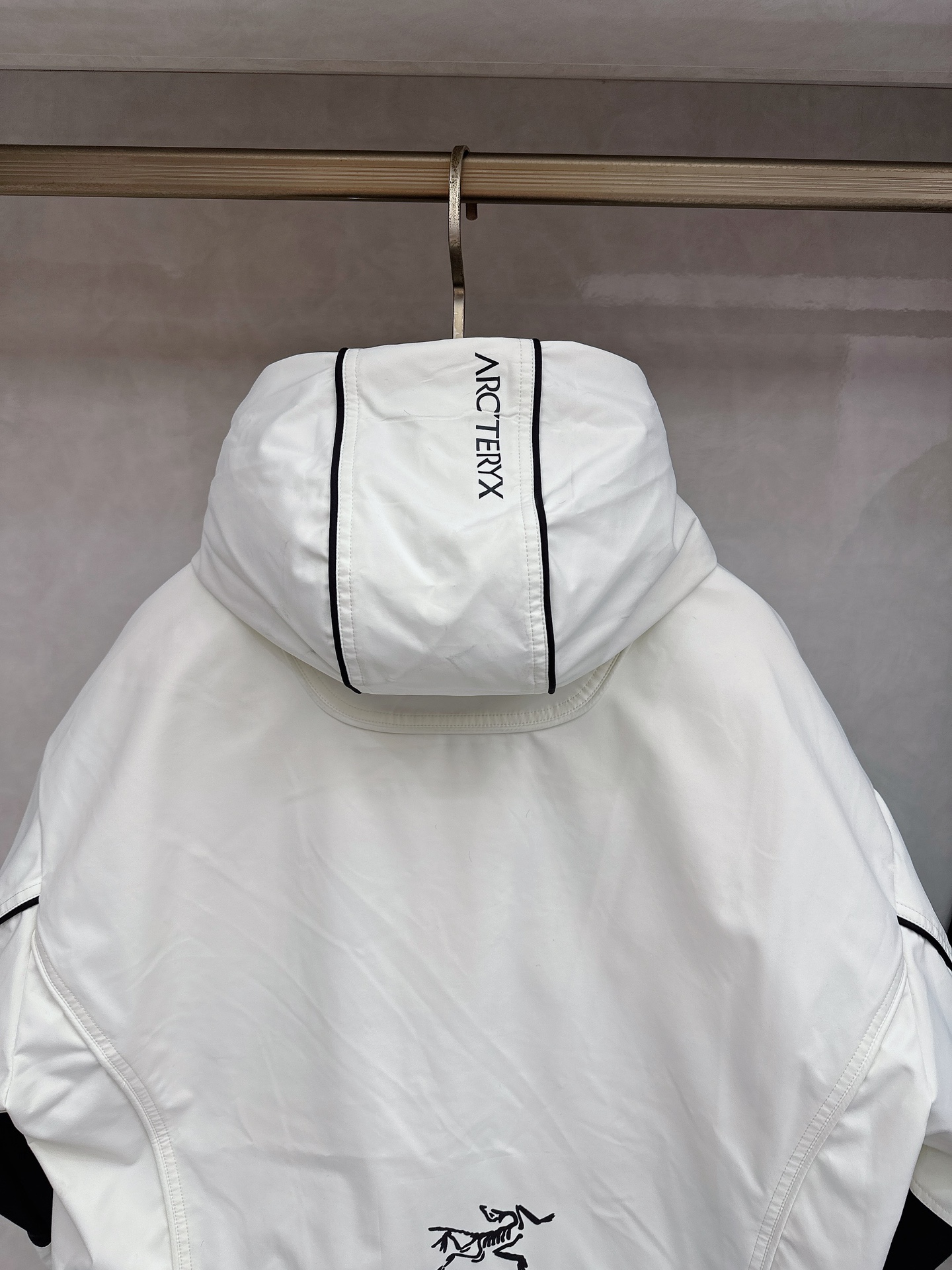 始祖鸟羽绒服滑雪服限定款 不愧是羽绒服颜值天花板，这样的高品质绒料无论从蓬松度、回弹性，保暖系数，都是足