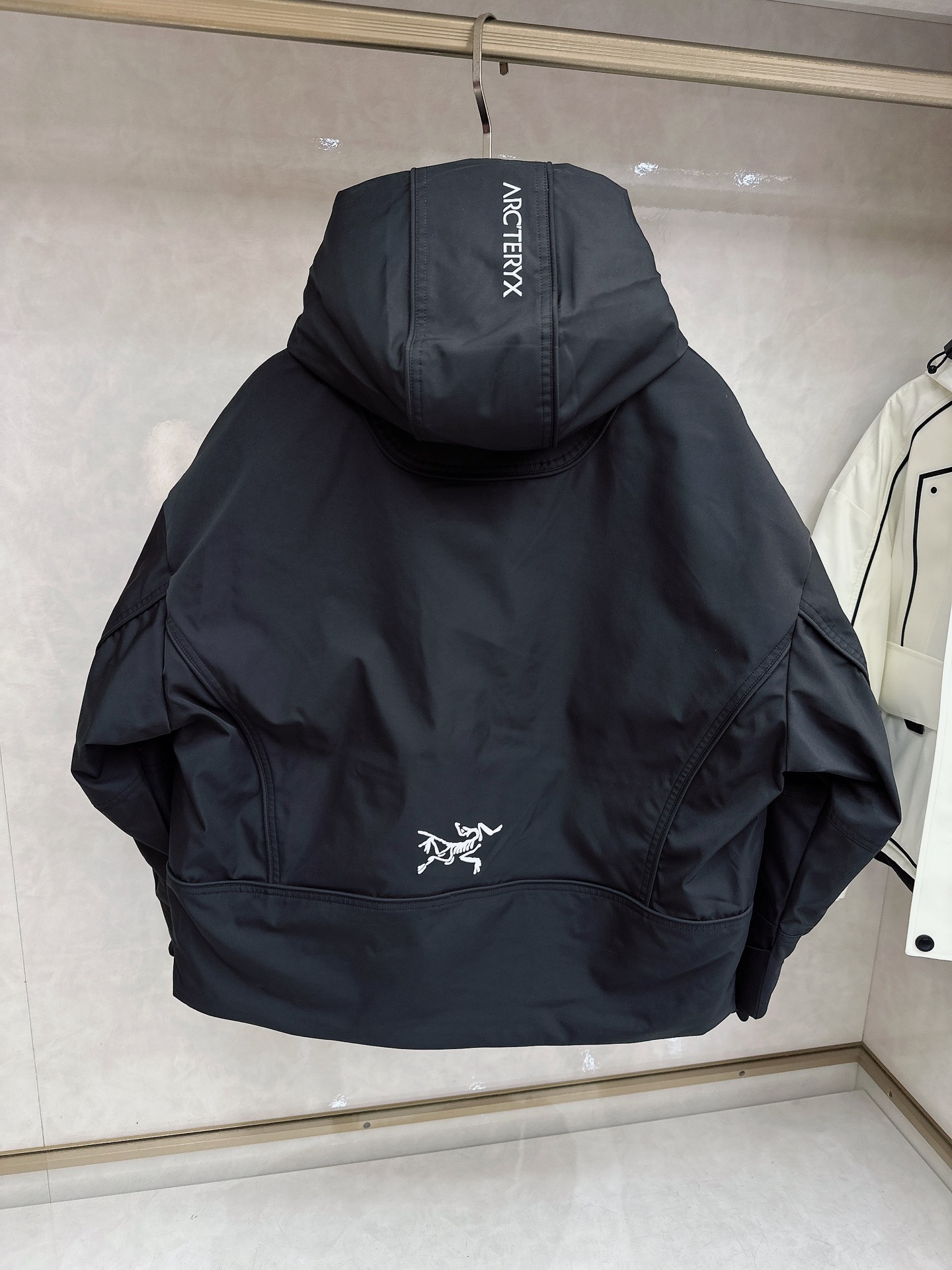 始祖鸟羽绒服滑雪服限定款 不愧是羽绒服颜值天花板，这样的高品质绒料无论从蓬松度、回弹性，保暖系数，都是足