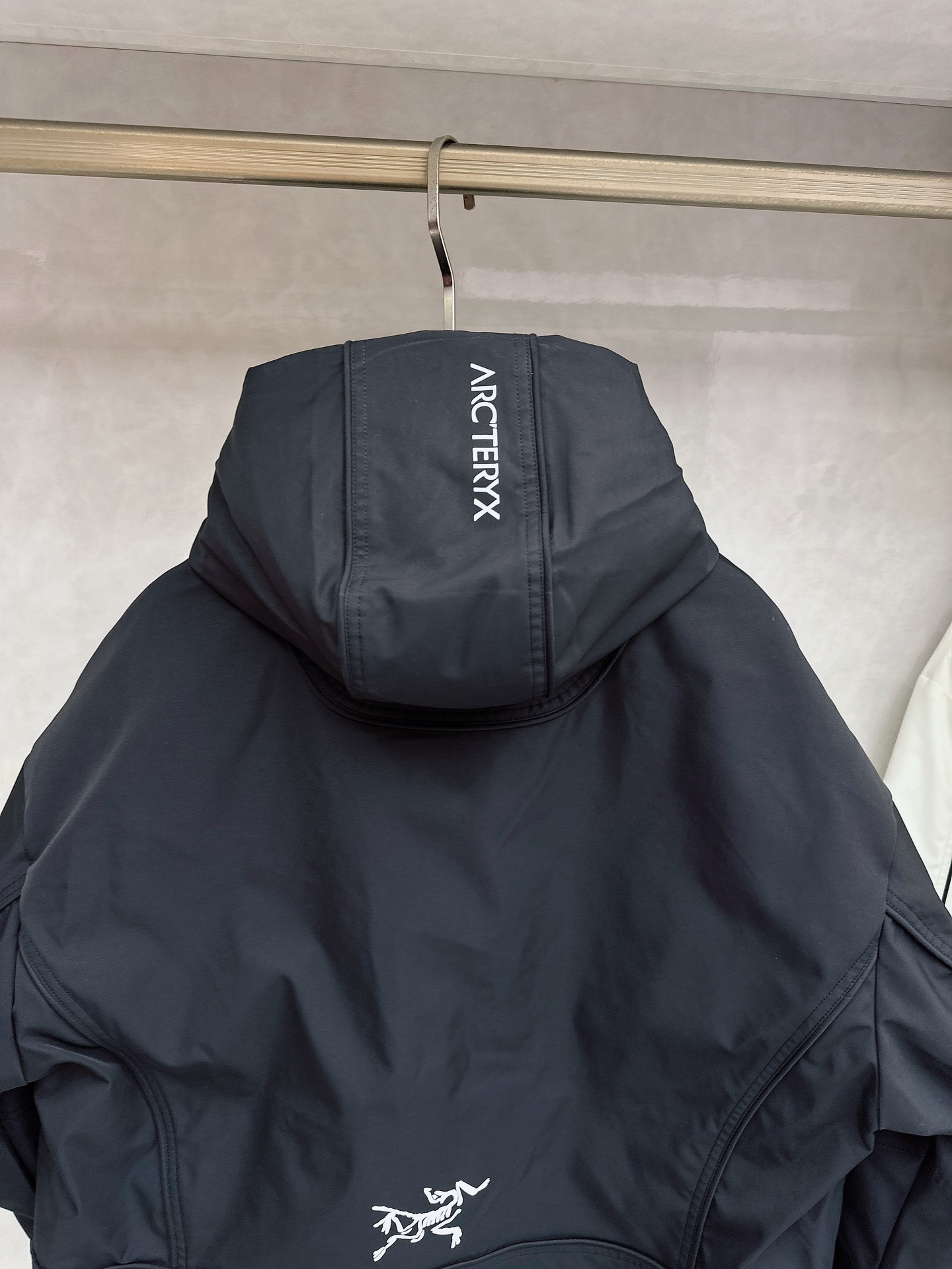 始祖鸟羽绒服滑雪服限定款 不愧是羽绒服颜值天花板，这样的高品质绒料无论从蓬松度、回弹性，保暖系数，都是足