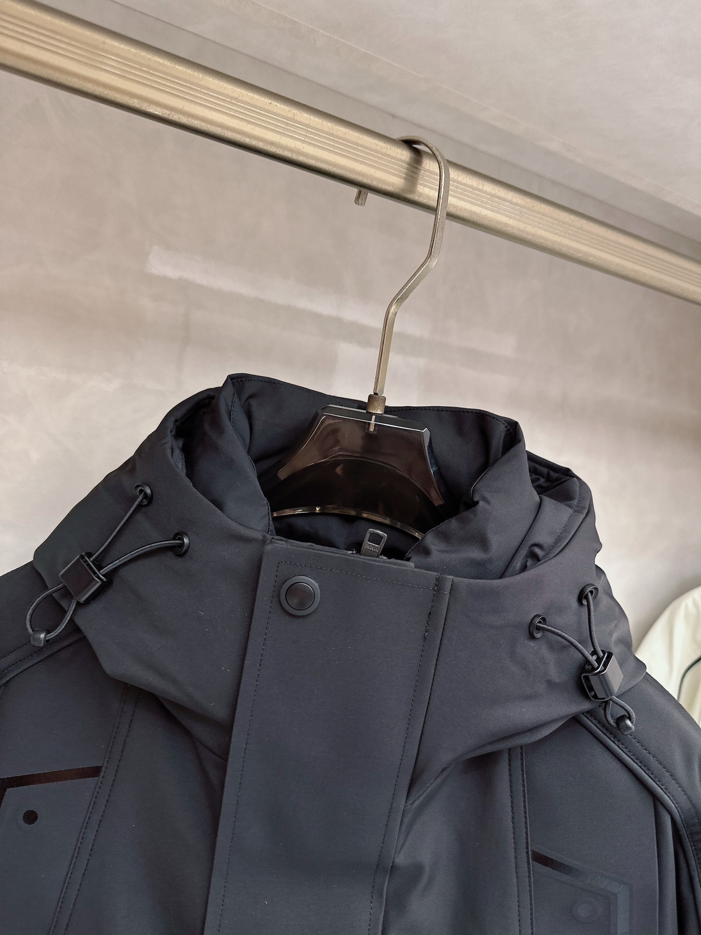 始祖鸟羽绒服滑雪服限定款 不愧是羽绒服颜值天花板，这样的高品质绒料无论从蓬松度、回弹性，保暖系数，都是足