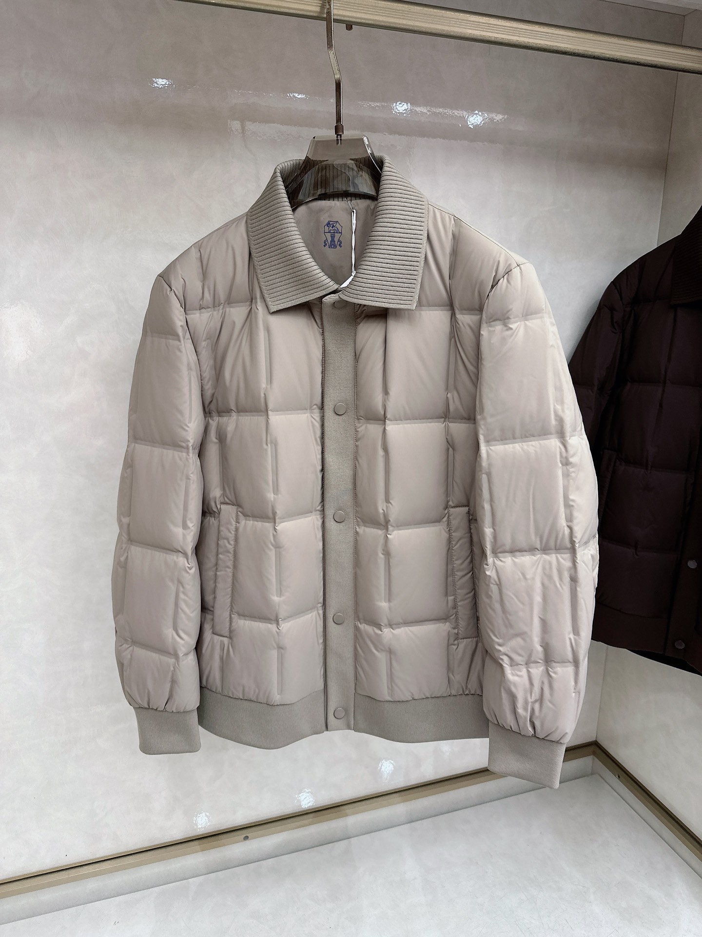 BC 2025 秋冬意式老钱风 /黑色实拍简奢拼毛织翻领方块羽绒服采用防风防雨面料，抗皱立挺有型，抗静电