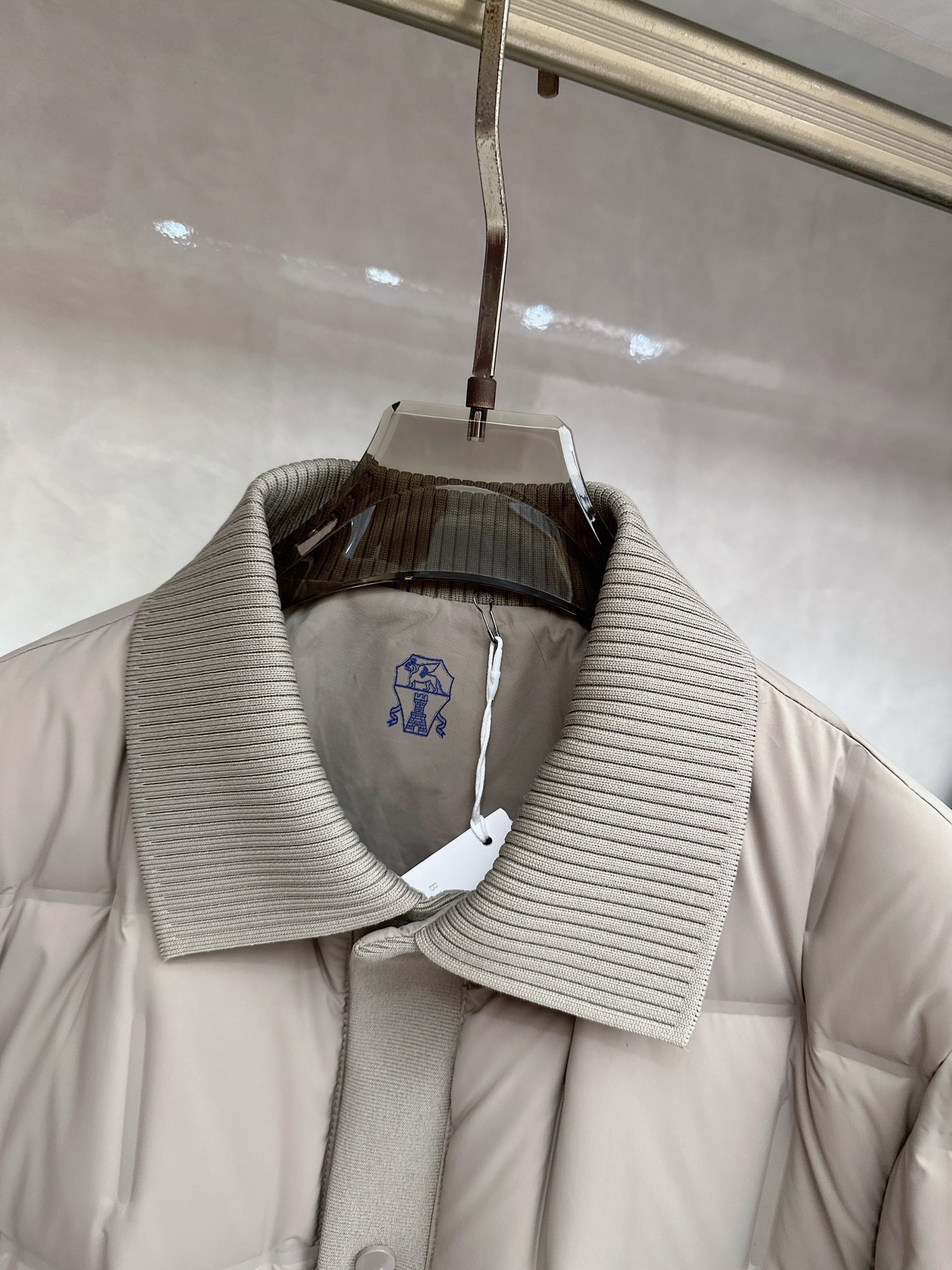 BC 2025 秋冬意式老钱风 /黑色实拍简奢拼毛织翻领方块羽绒服采用防风防雨面料，抗皱立挺有型，抗静电