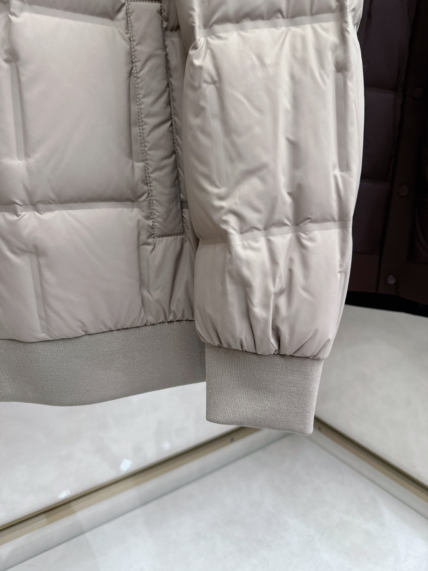 BC 2025 秋冬意式老钱风 /黑色实拍简奢拼毛织翻领方块羽绒服采用防风防雨面料，抗皱立挺有型，抗静电