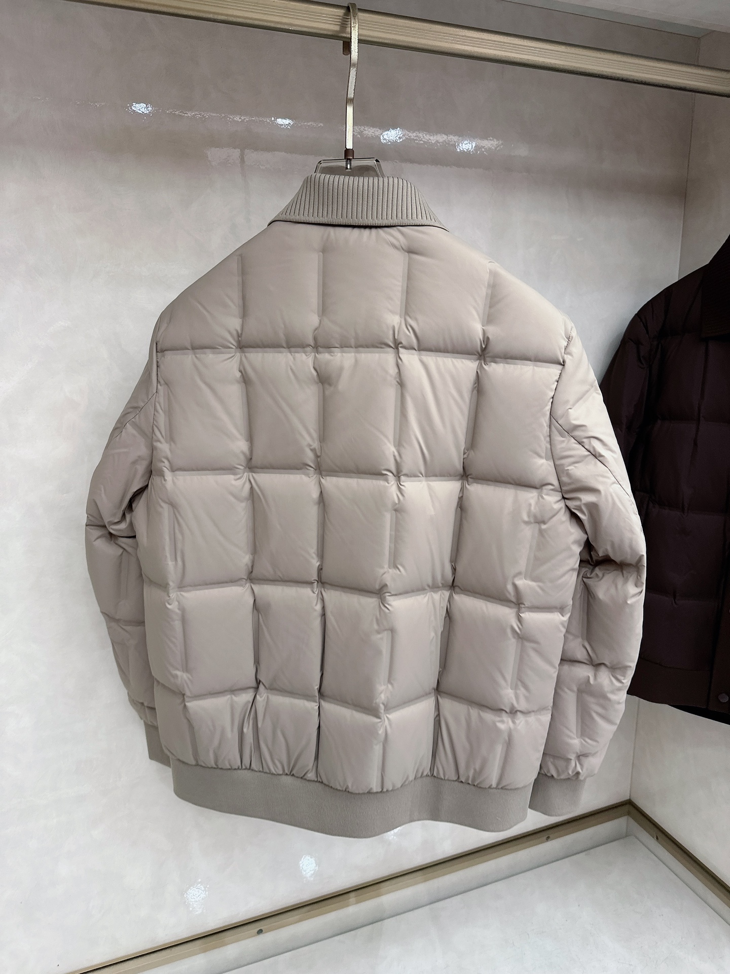 BC 2025 秋冬意式老钱风 /黑色实拍简奢拼毛织翻领方块羽绒服采用防风防雨面料，抗皱立挺有型，抗静电