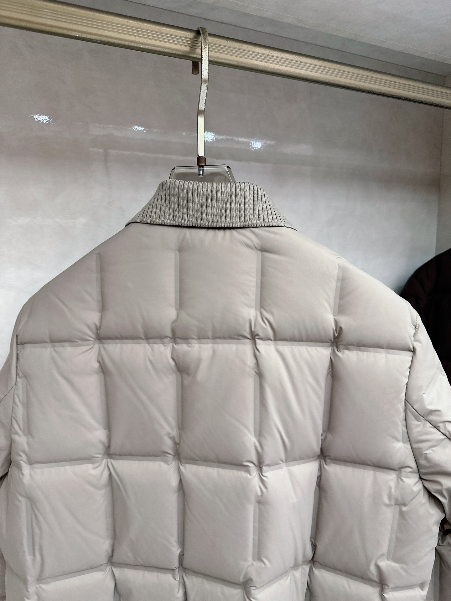 BC 2025 秋冬意式老钱风 /黑色实拍简奢拼毛织翻领方块羽绒服采用防风防雨面料，抗皱立挺有型，抗静电