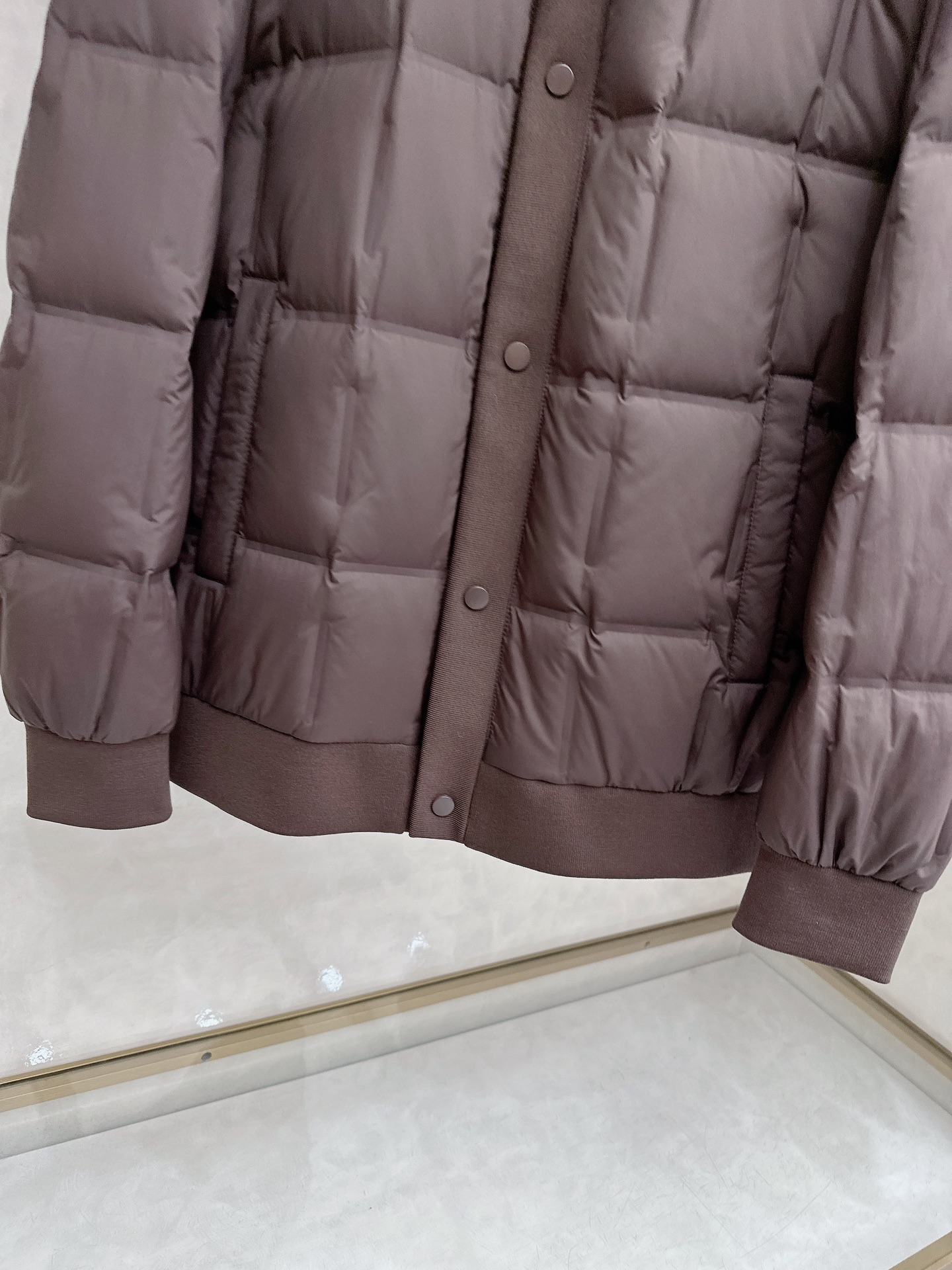 BC 2025 秋冬意式老钱风 /黑色实拍简奢拼毛织翻领方块羽绒服采用防风防雨面料，抗皱立挺有型，抗静电