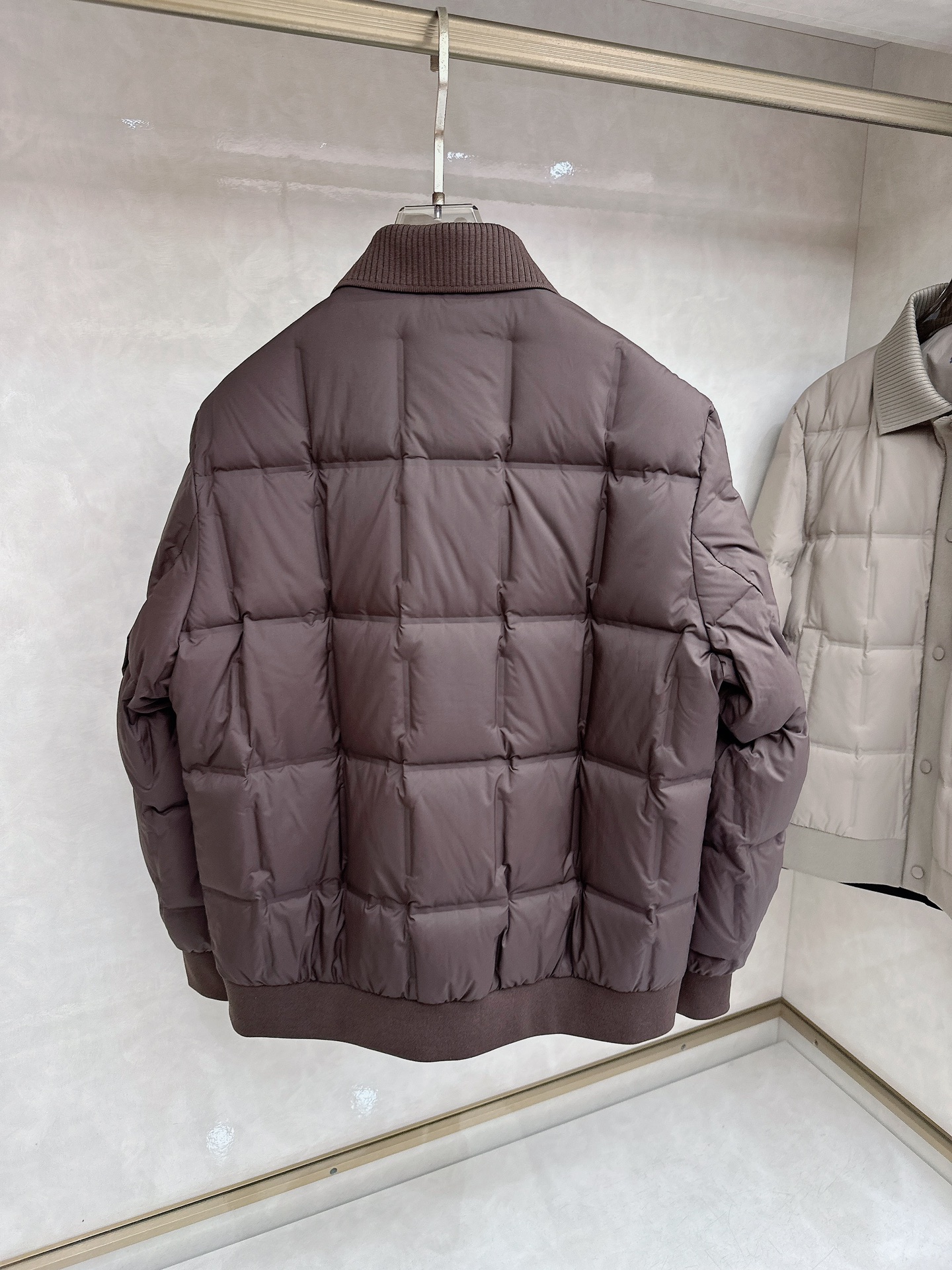 BC 2025 秋冬意式老钱风 /黑色实拍简奢拼毛织翻领方块羽绒服采用防风防雨面料，抗皱立挺有型，抗静电