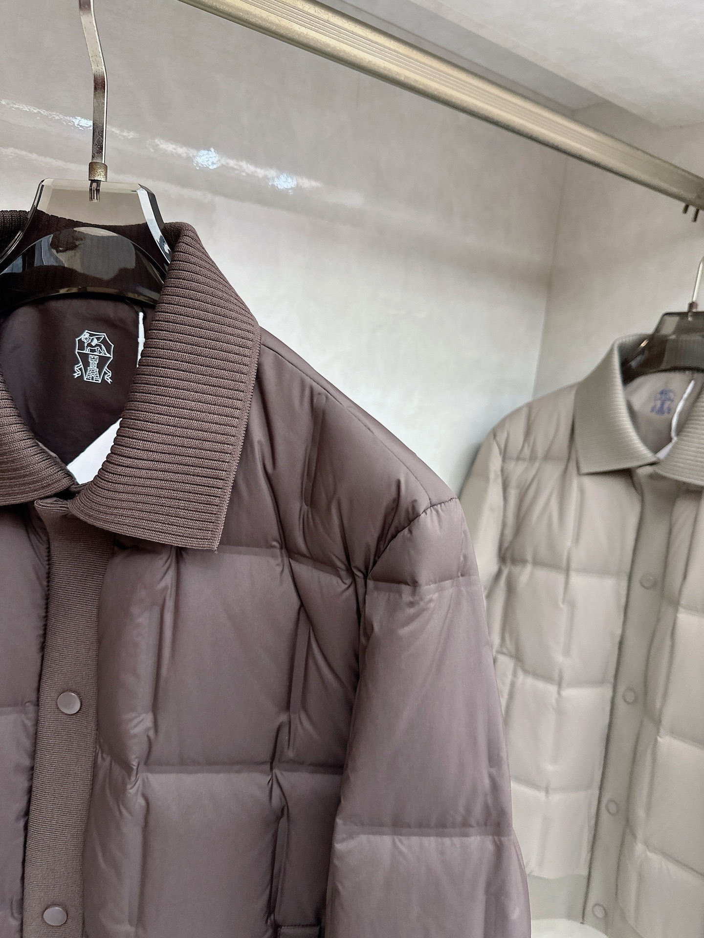 BC 2025 秋冬意式老钱风 /黑色实拍简奢拼毛织翻领方块羽绒服采用防风防雨面料，抗皱立挺有型，抗静电