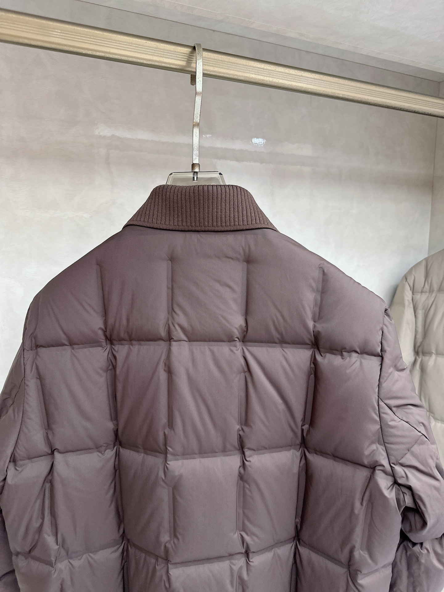 BC 2025 秋冬意式老钱风 /黑色实拍简奢拼毛织翻领方块羽绒服采用防风防雨面料，抗皱立挺有型，抗静电