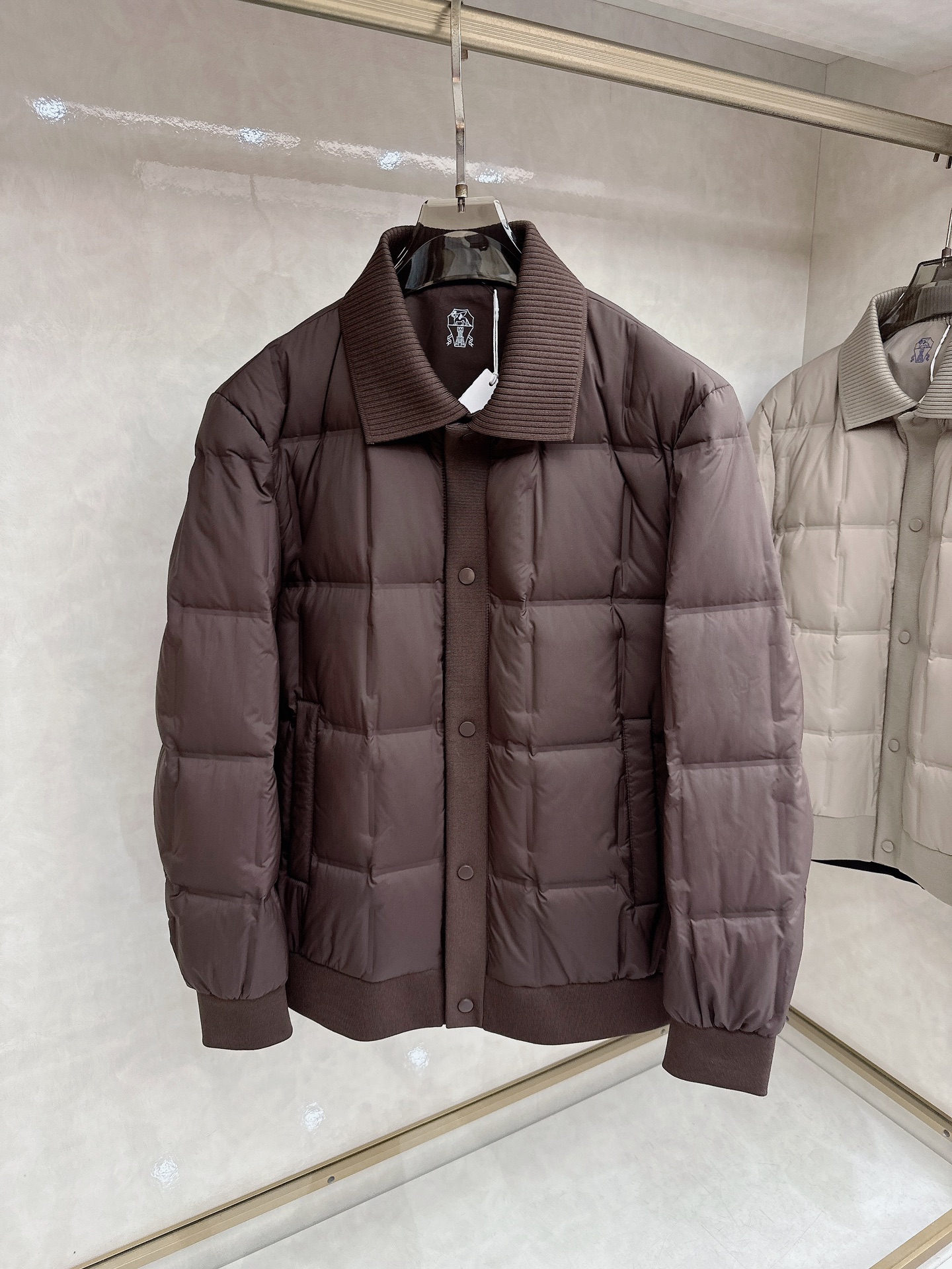 BC 2025 秋冬意式老钱风 /黑色实拍简奢拼毛织翻领方块羽绒服采用防风防雨面料，抗皱立挺有型，抗静电