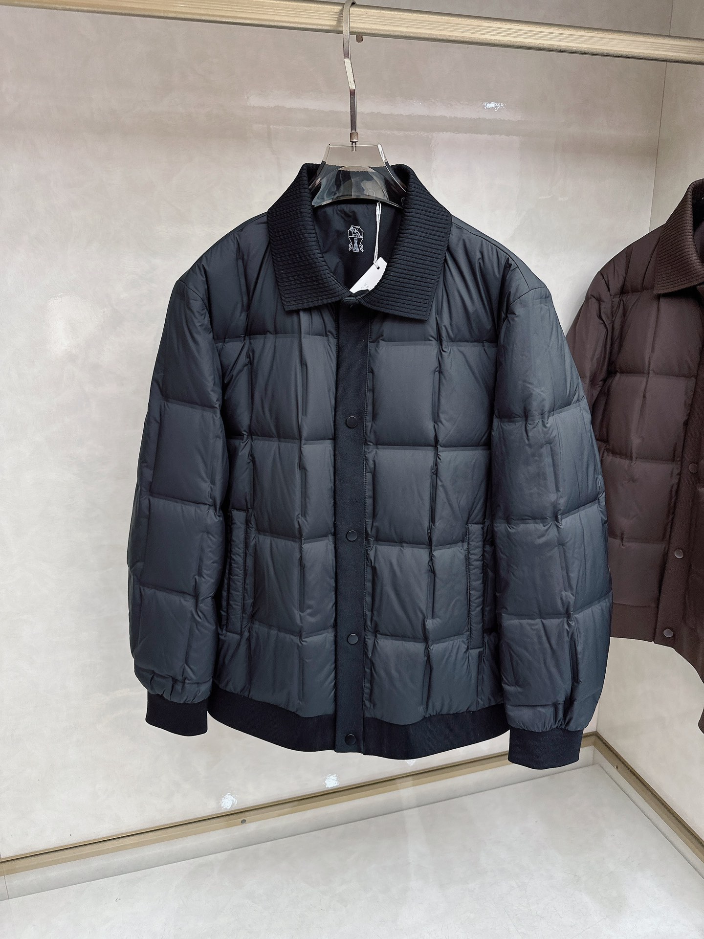 BC 2025 秋冬意式老钱风 /黑色实拍简奢拼毛织翻领方块羽绒服采用防风防雨面料，抗皱立挺有型，抗静电