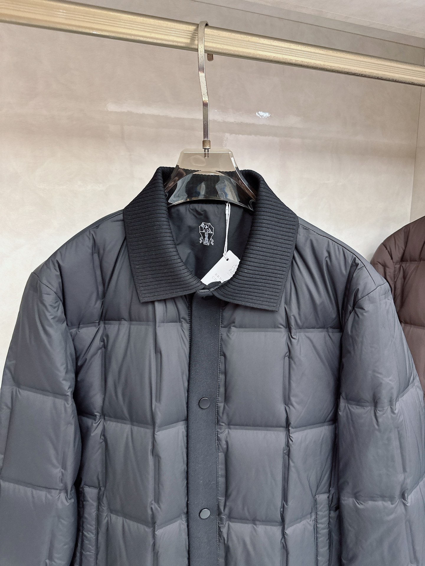 BC 2025 秋冬意式老钱风 /黑色实拍简奢拼毛织翻领方块羽绒服采用防风防雨面料，抗皱立挺有型，抗静电