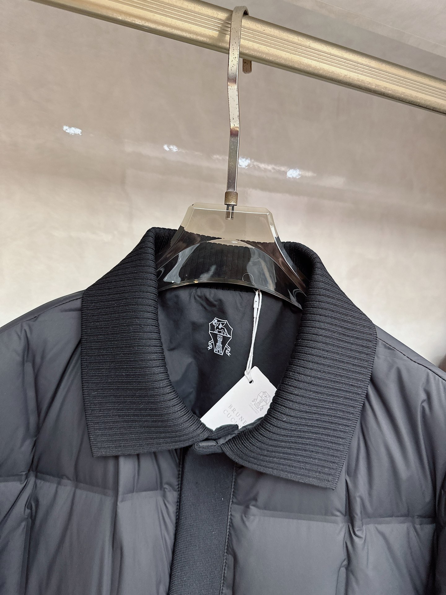 BC 2025 秋冬意式老钱风 /黑色实拍简奢拼毛织翻领方块羽绒服采用防风防雨面料，抗皱立挺有型，抗静电