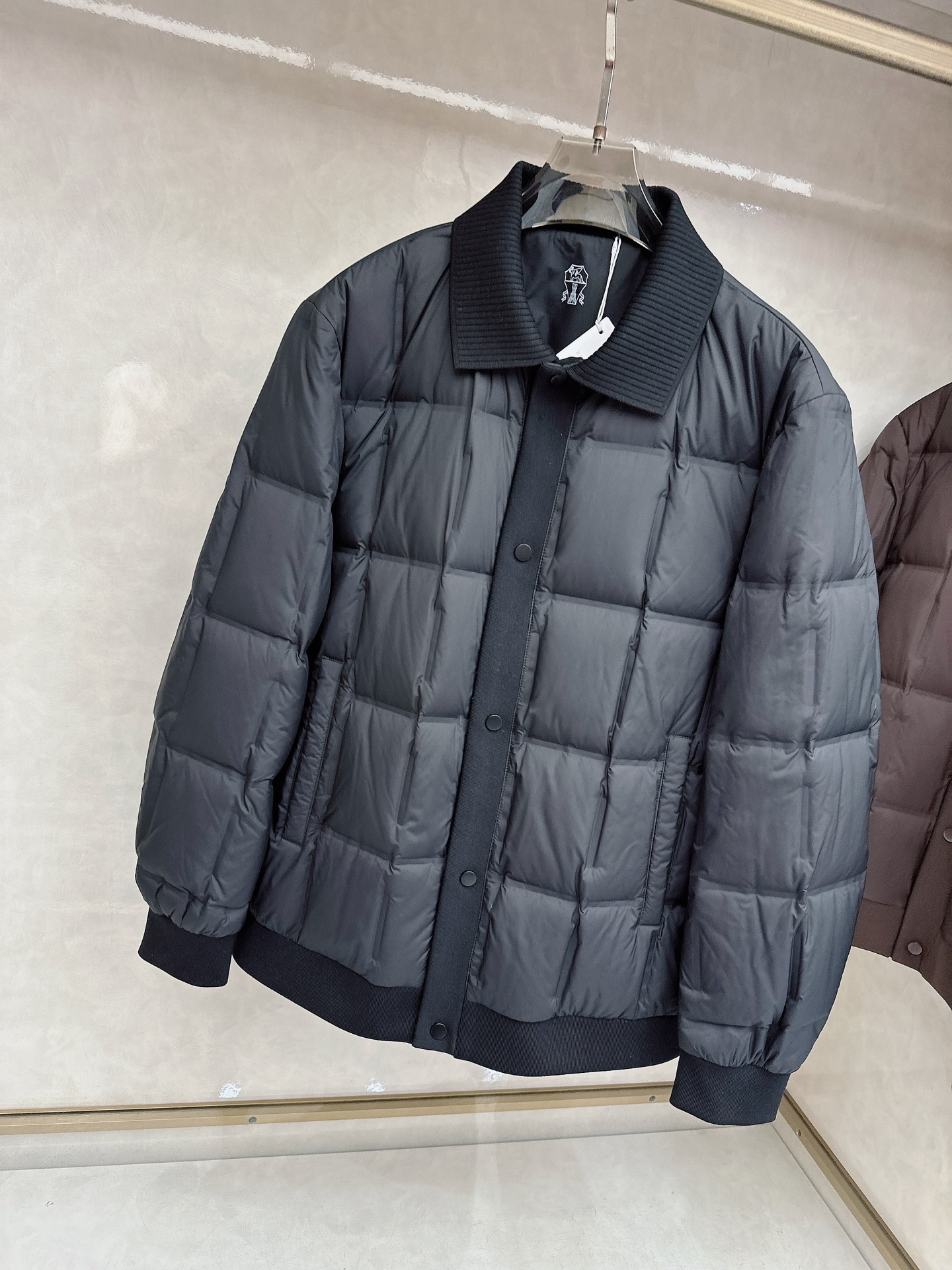 BC 2025 秋冬意式老钱风 /黑色实拍简奢拼毛织翻领方块羽绒服采用防风防雨面料，抗皱立挺有型，抗静电