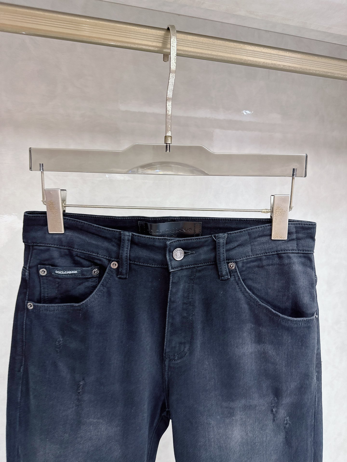 DG 2025秋冬🔥🔥新款现货上市，原单爆款牛仔裤👖超级定制款，原版五金，超级重工工艺，版型超赞👍细节做