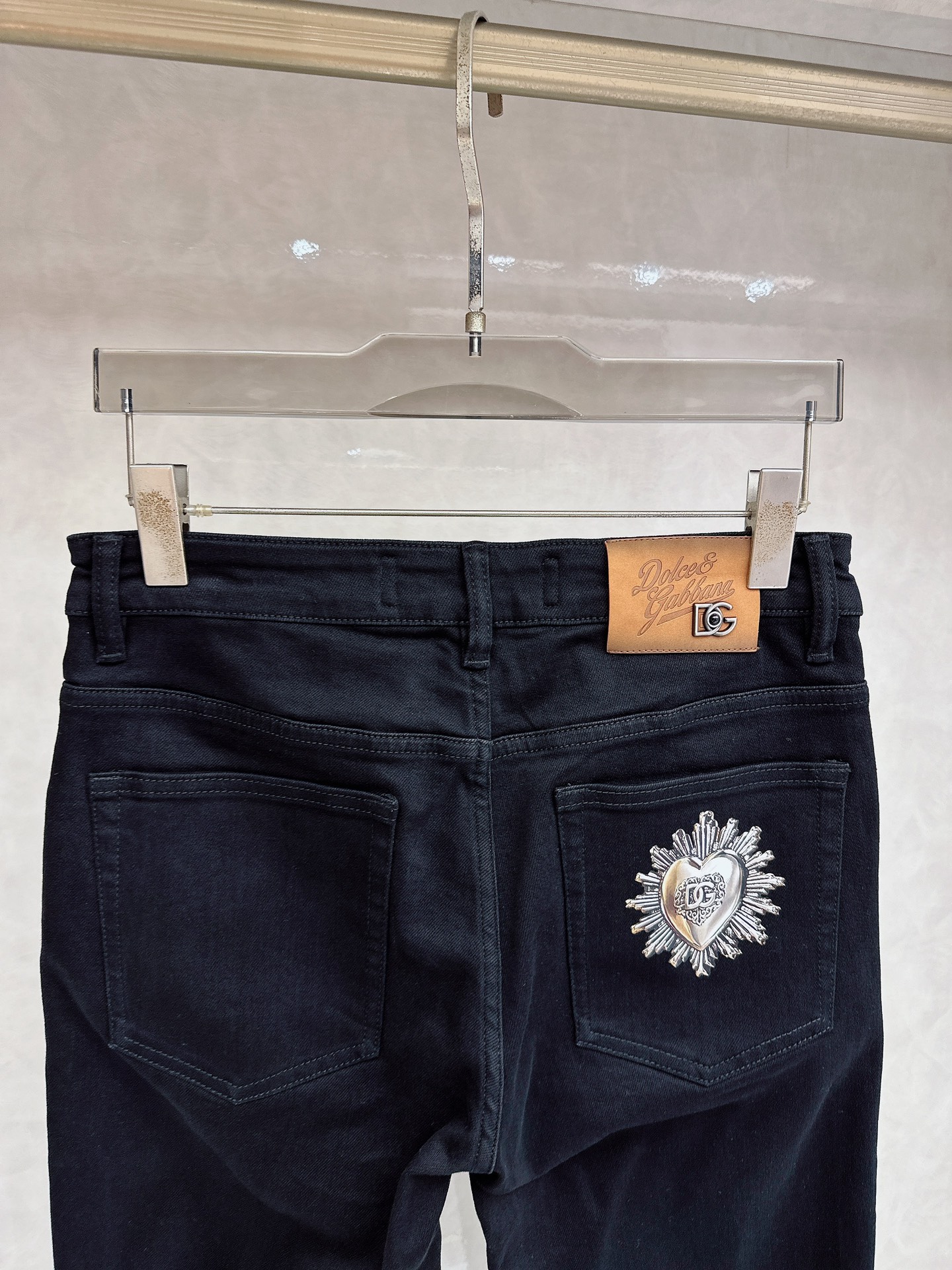 DG 2025秋冬🔥🔥新款现货上市，原单爆款牛仔裤👖超级定制款，原版五金，超级重工工艺，版型超赞👍细节做