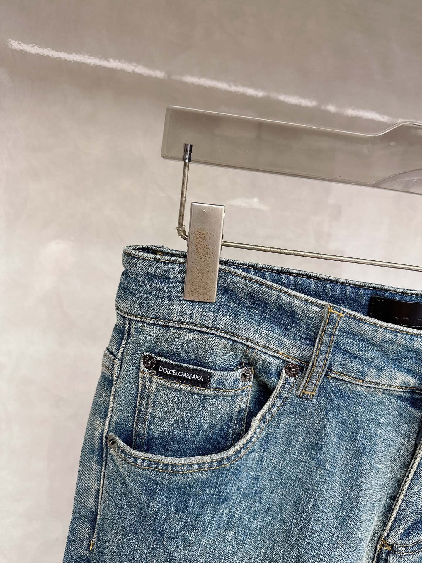 DG 2025秋冬🔥🔥新款现货上市，原单爆款牛仔裤👖超级定制款，原版五金，超级重工工艺，版型超赞👍细节做