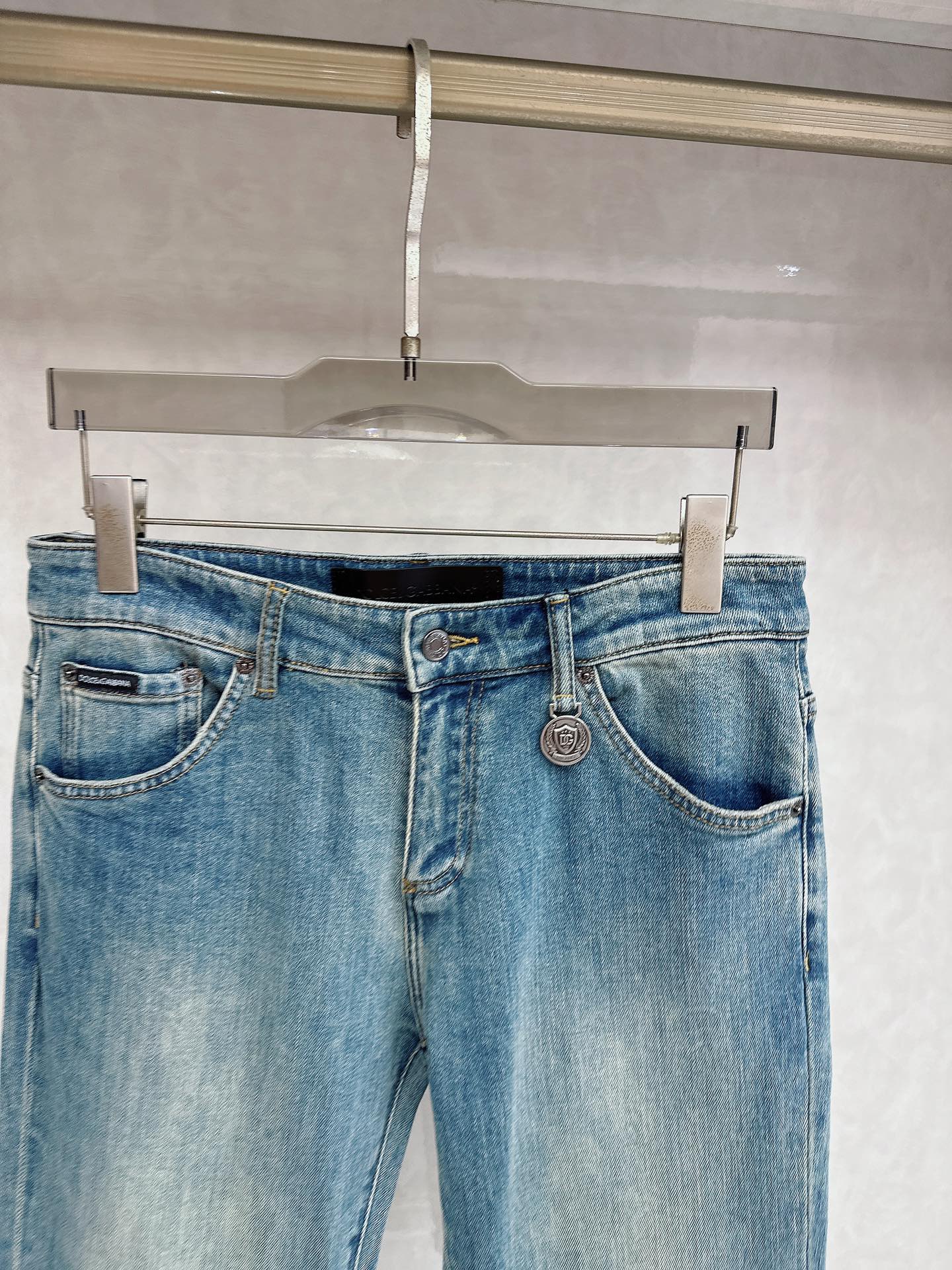 DG 2025秋冬🔥🔥新款现货上市，原单爆款牛仔裤👖超级定制款，原版五金，超级重工工艺，版型超赞👍细节做