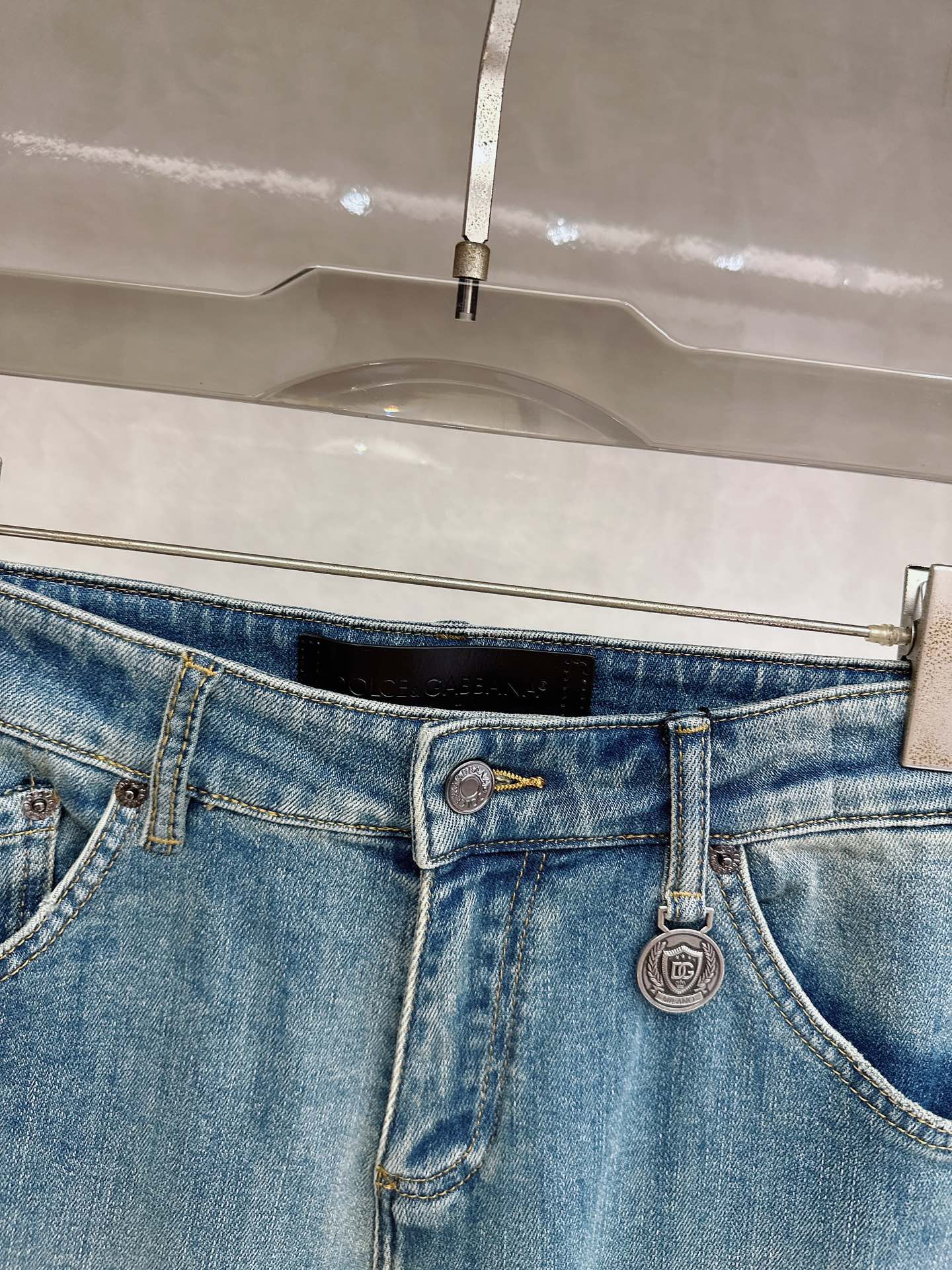 DG 2025秋冬🔥🔥新款现货上市，原单爆款牛仔裤👖超级定制款，原版五金，超级重工工艺，版型超赞👍细节做