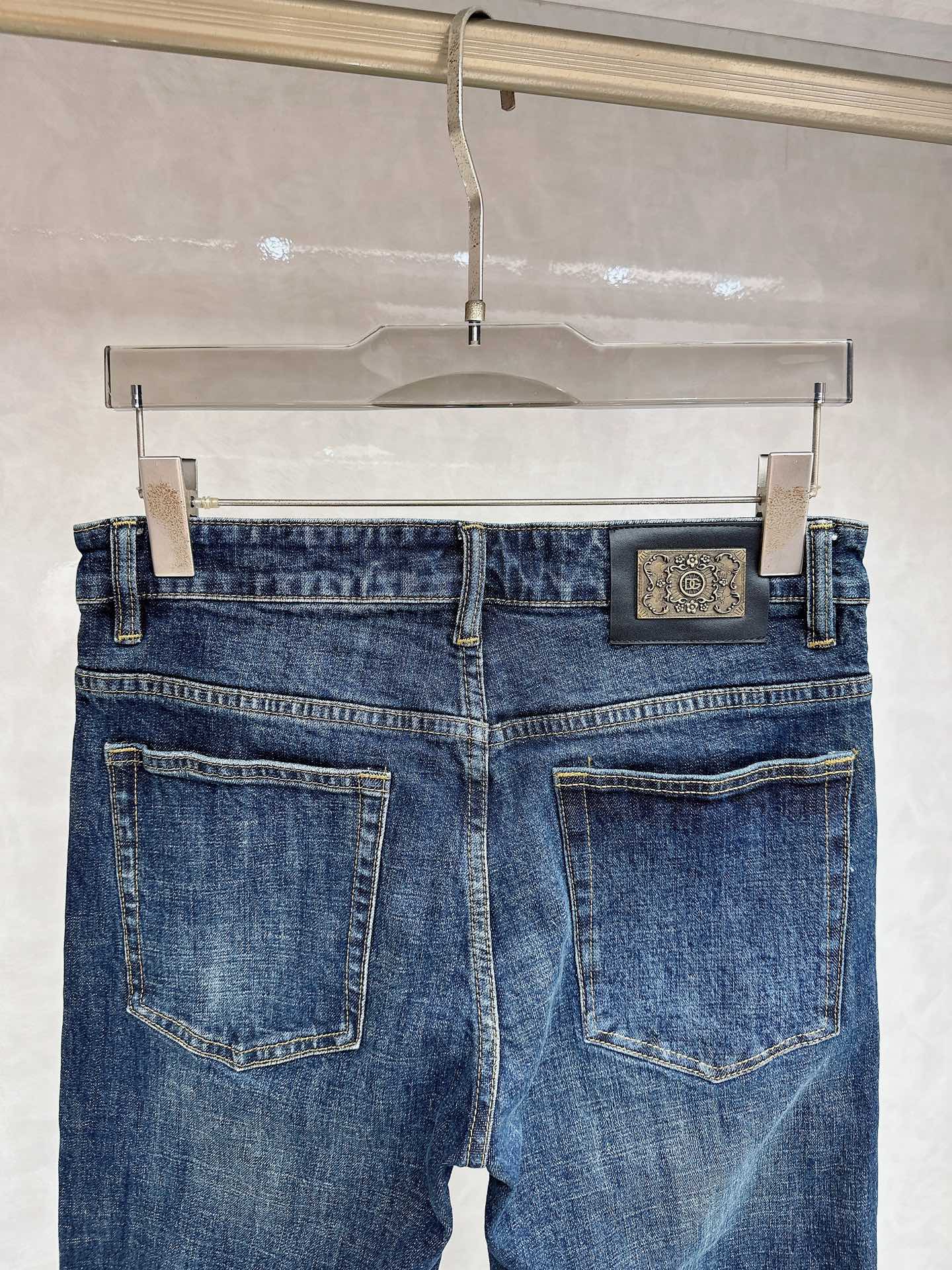 DG 2025秋冬🔥🔥新款现货上市，原单爆款牛仔裤👖超级定制款，原版五金，超级重工工艺，版型超赞👍细节做