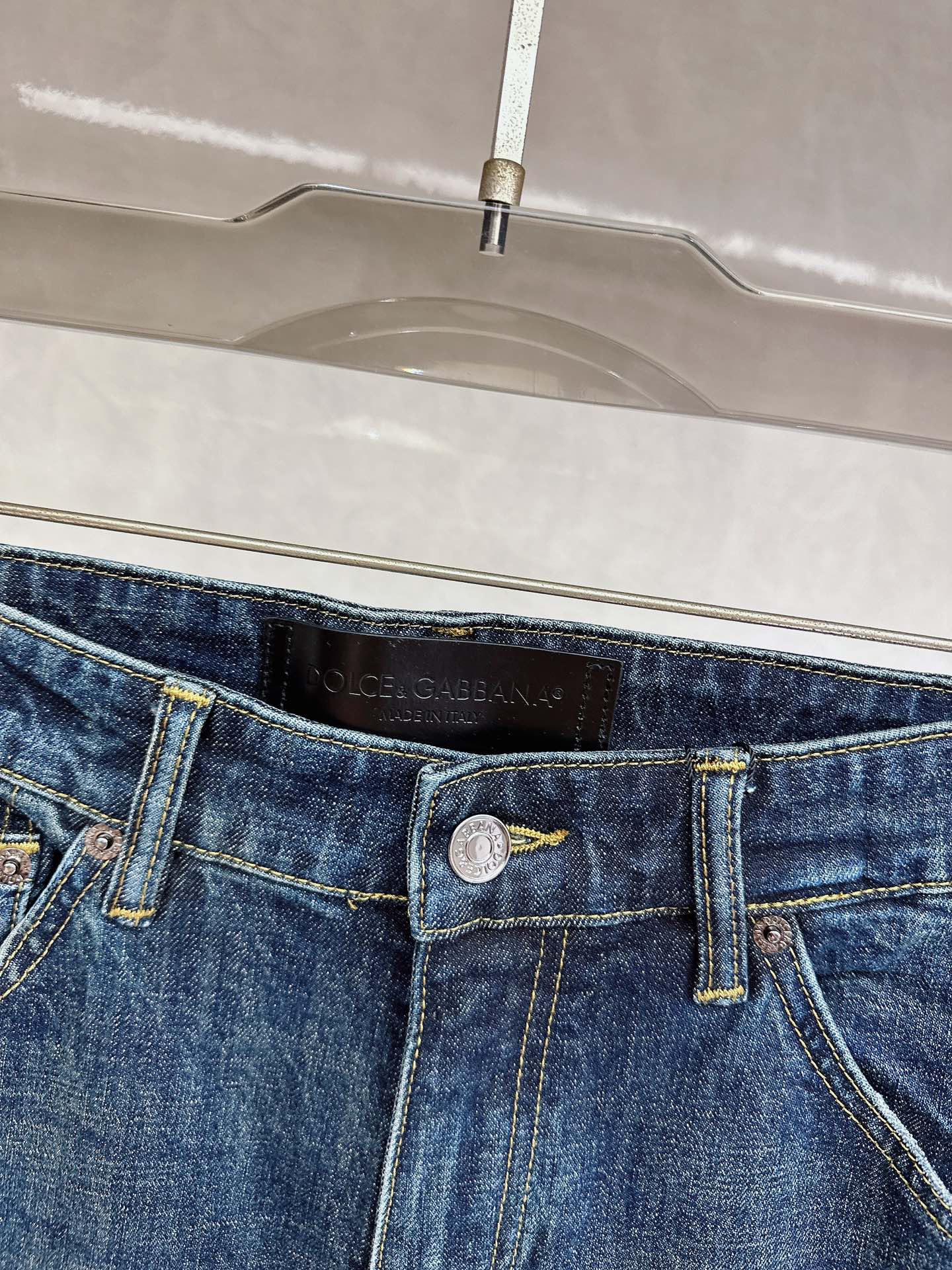 DG 2025秋冬🔥🔥新款现货上市，原单爆款牛仔裤👖超级定制款，原版五金，超级重工工艺，版型超赞👍细节做