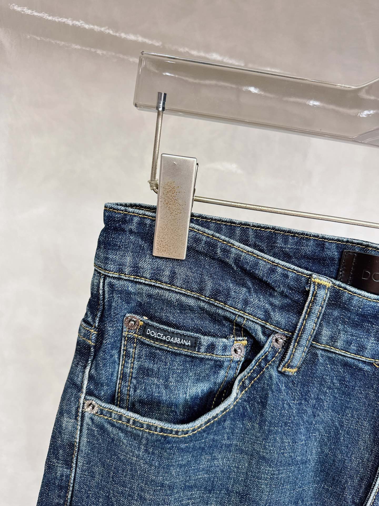 DG 2025秋冬🔥🔥新款现货上市，原单爆款牛仔裤👖超级定制款，原版五金，超级重工工艺，版型超赞👍细节做