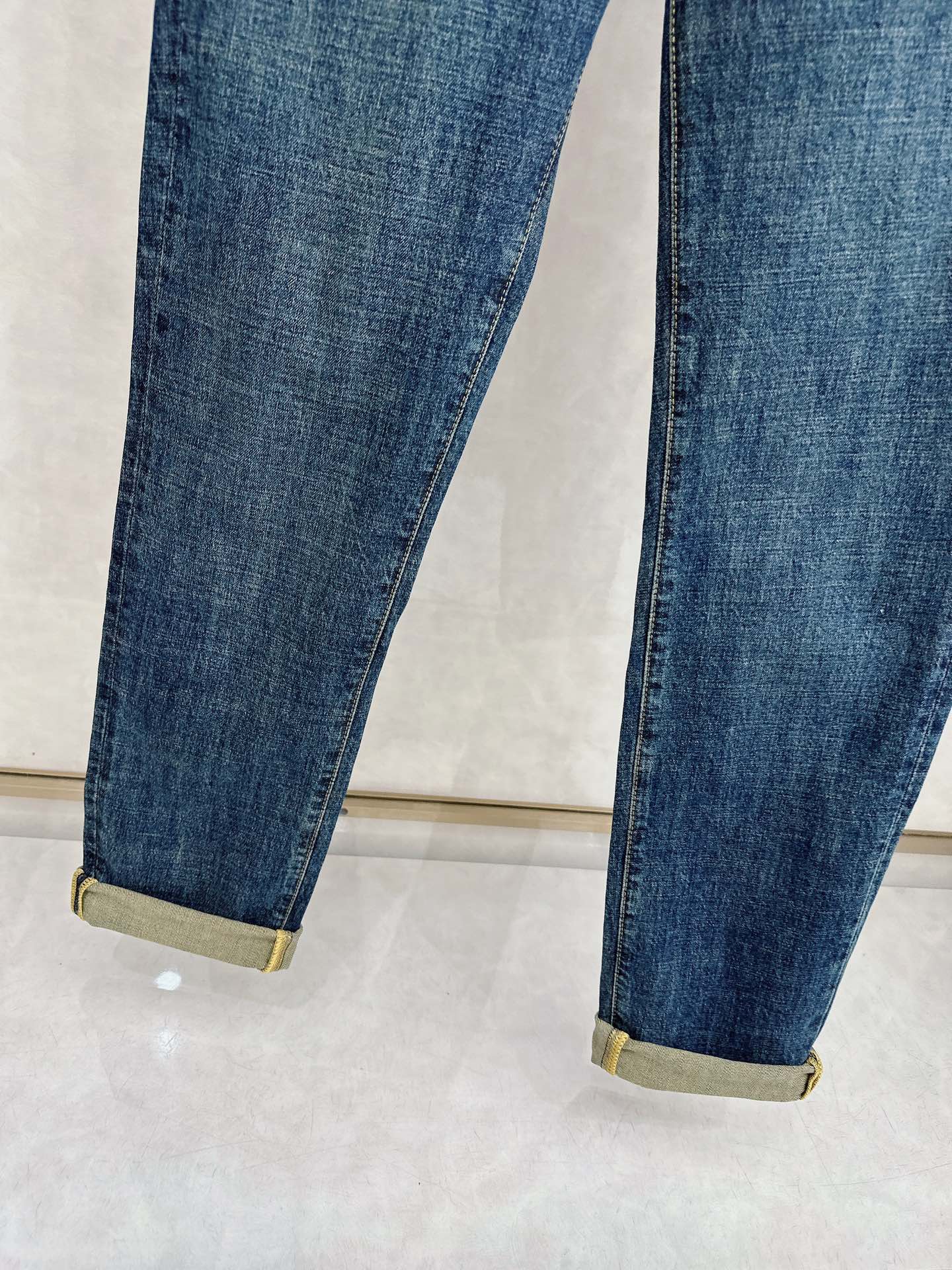 蒙口 2025秋冬🔥🔥新款现货上市，原单爆款牛仔裤👖超级定制款，原版五金，超级重工工艺，版型超赞👍细节做