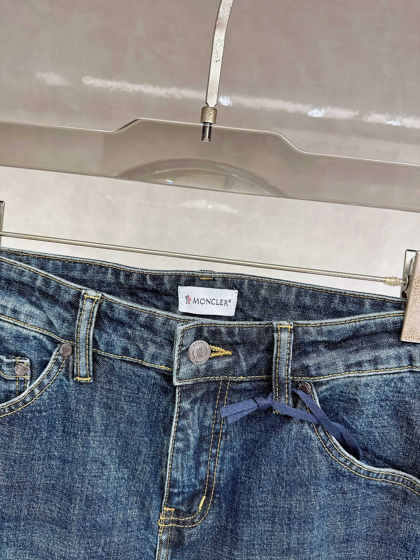 蒙口 2025秋冬🔥🔥新款现货上市，原单爆款牛仔裤👖超级定制款，原版五金，超级重工工艺，版型超赞👍细节做