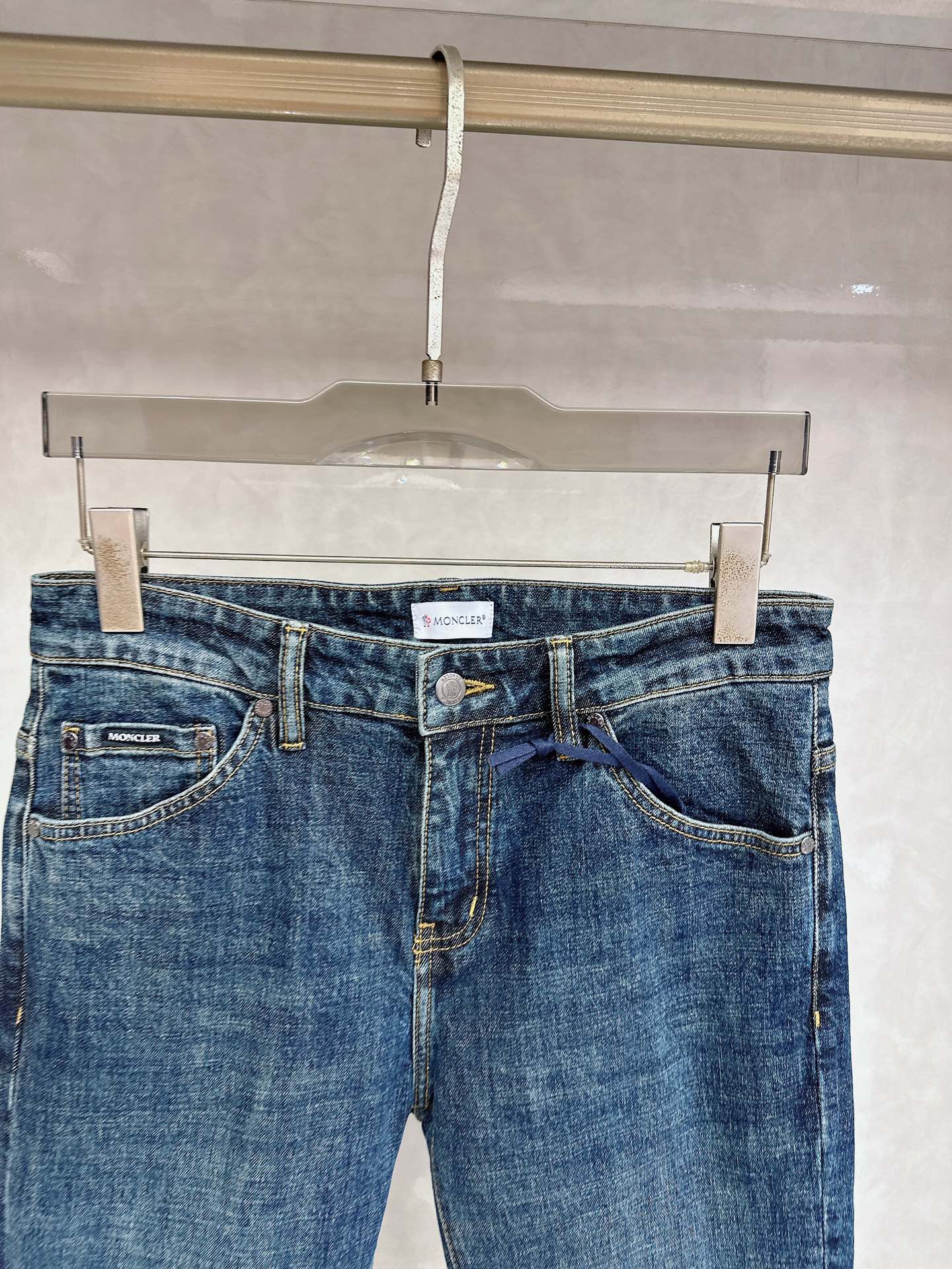 蒙口 2025秋冬🔥🔥新款现货上市，原单爆款牛仔裤👖超级定制款，原版五金，超级重工工艺，版型超赞👍细节做