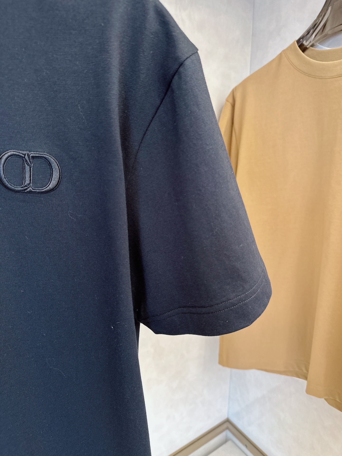 Dior men Dior 2026ss New T logo — photo 7