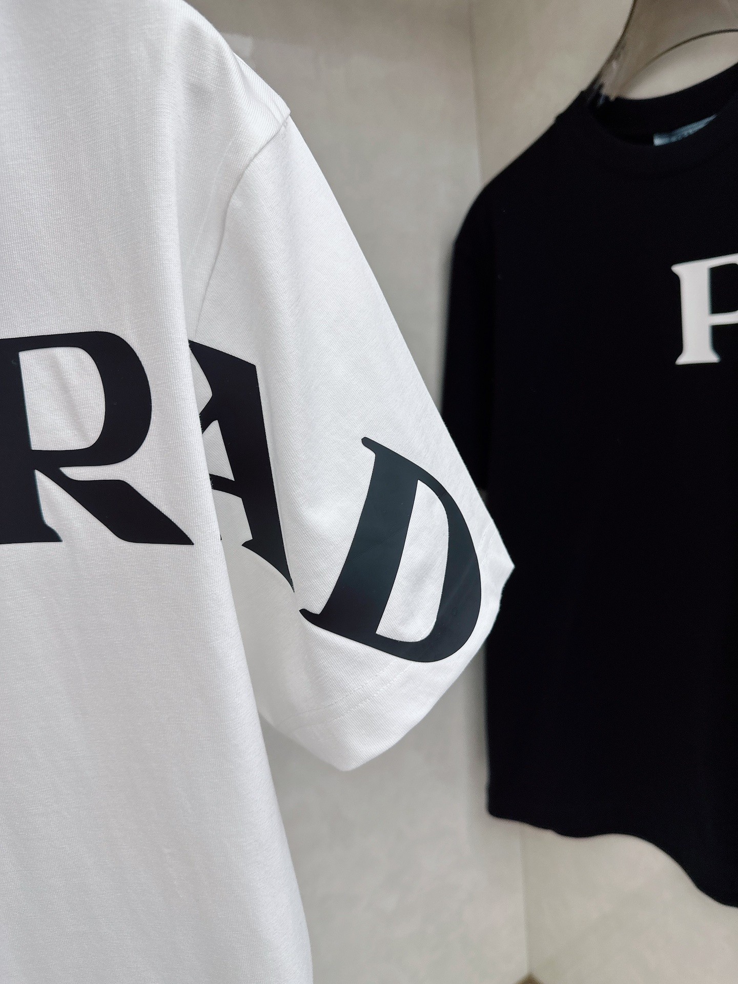 Prada 普拉达 2026ss 春夏新款首发专柜最新款短袖圆领T恤 高端订制 设计前卫时尚！品牌log