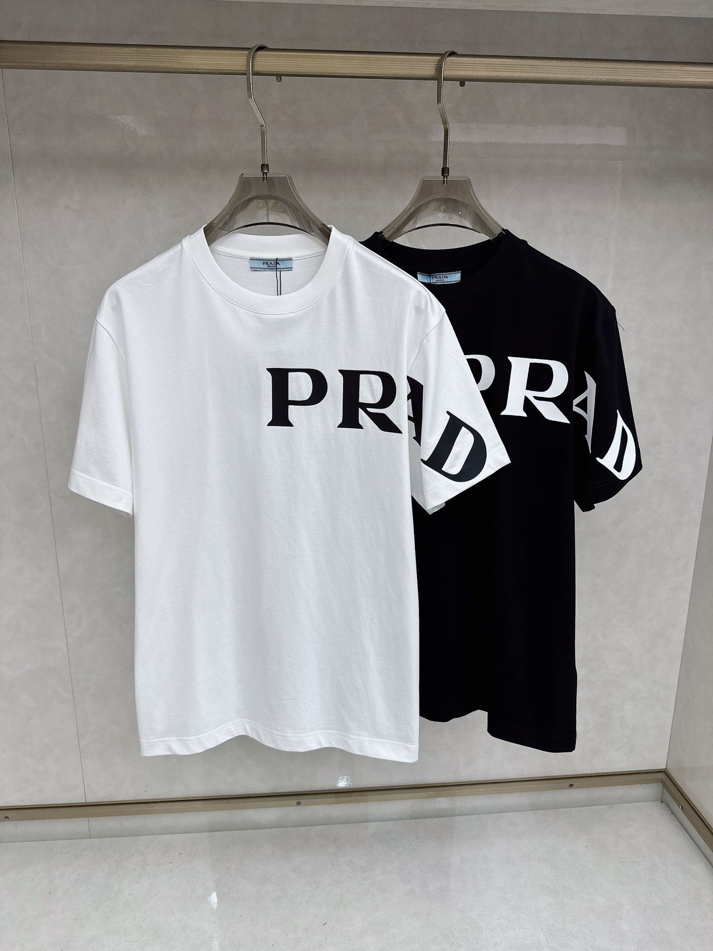 Prada 普拉达 2026ss 春夏新款首发专柜最新款短袖圆领T恤 高端订制 设计前卫时尚！品牌log