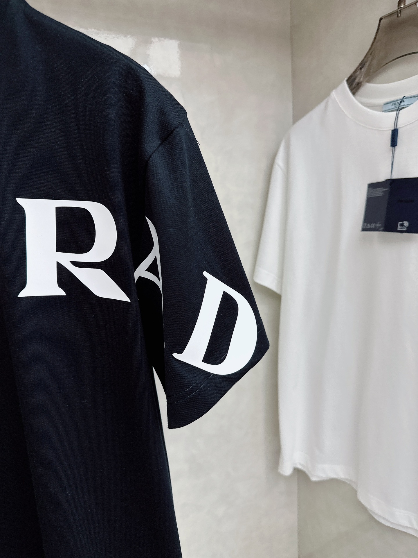 Prada 普拉达 2026ss 春夏新款首发专柜最新款短袖圆领T恤 高端订制 设计前卫时尚！品牌log