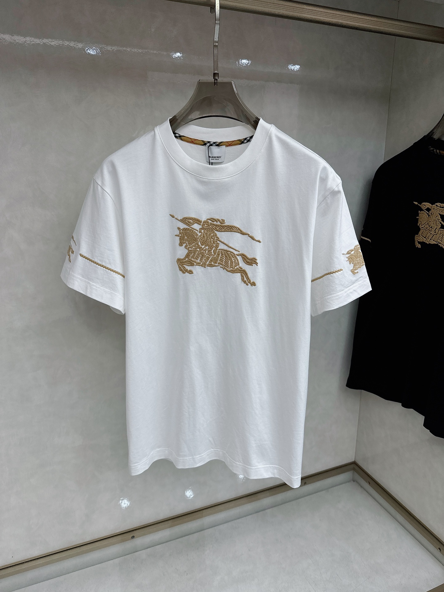 Burberry 巴宝莉 2026ss 春夏新款首发专柜最新款短袖圆领T恤 高端订制 设计前卫时尚！品牌