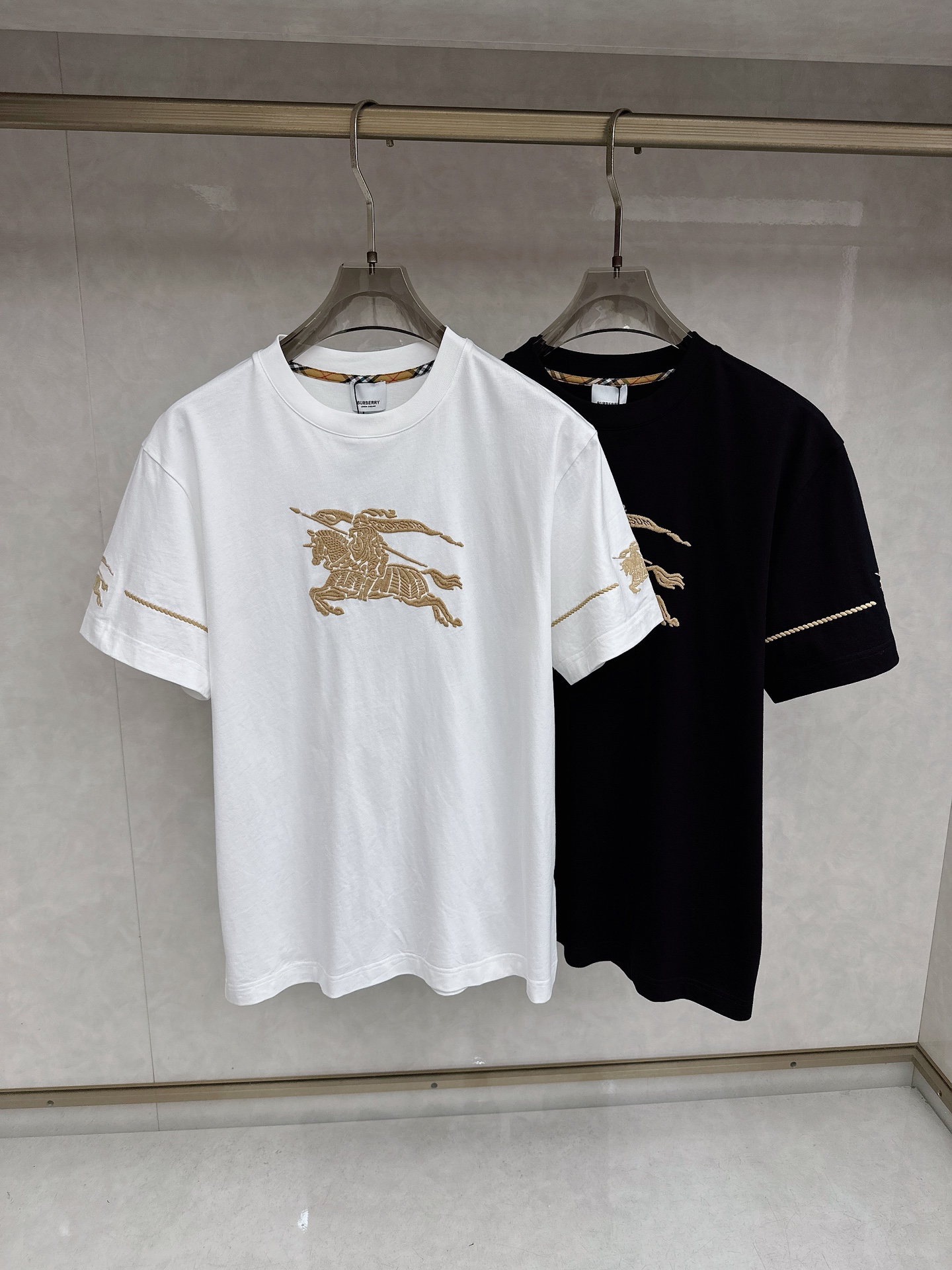 Burberry 巴宝莉 2026ss 春夏新款首发专柜最新款短袖圆领T恤 高端订制 设计前卫时尚！品牌