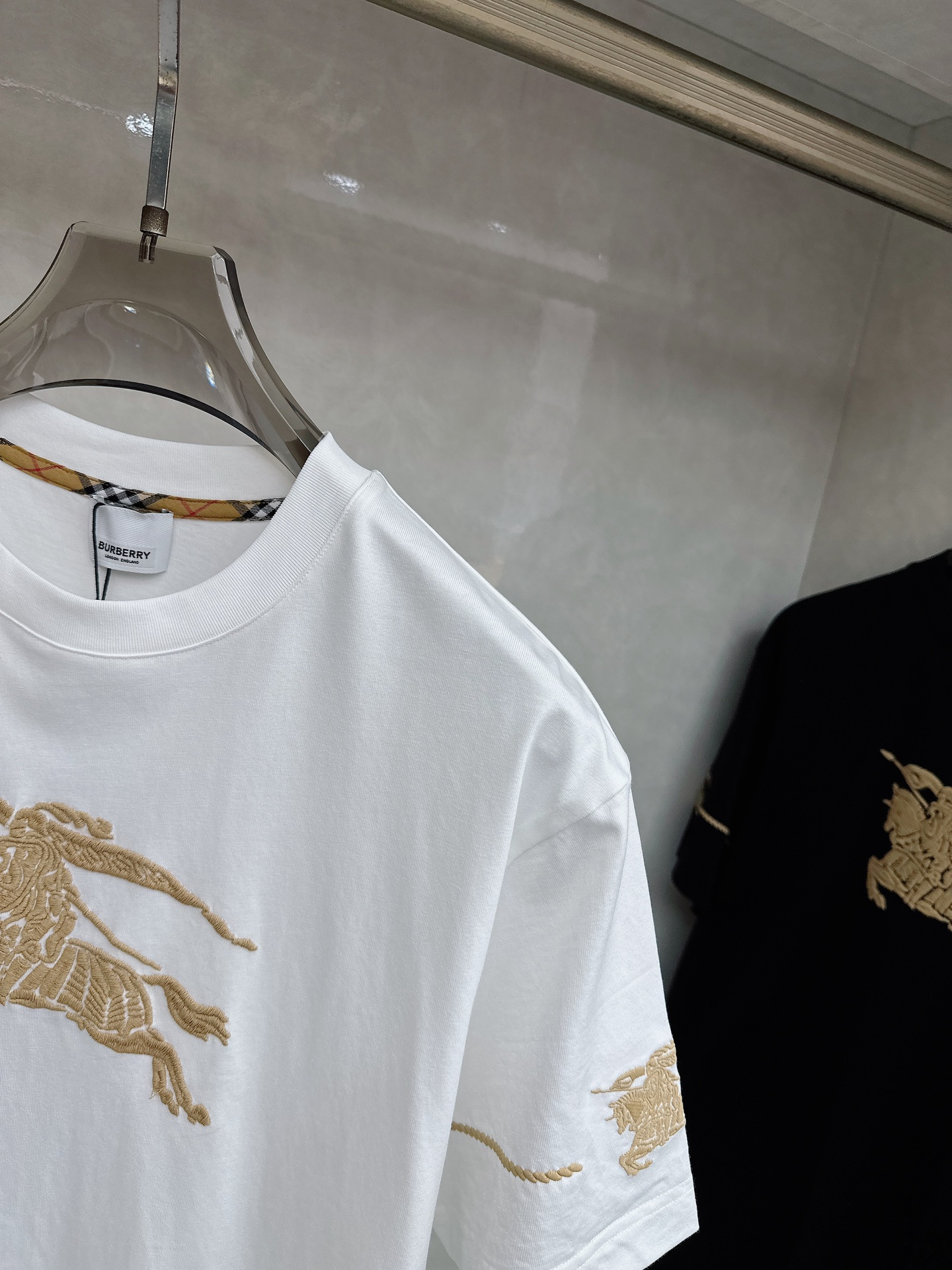 Burberry 巴宝莉 2026ss 春夏新款首发专柜最新款短袖圆领T恤 高端订制 设计前卫时尚！品牌