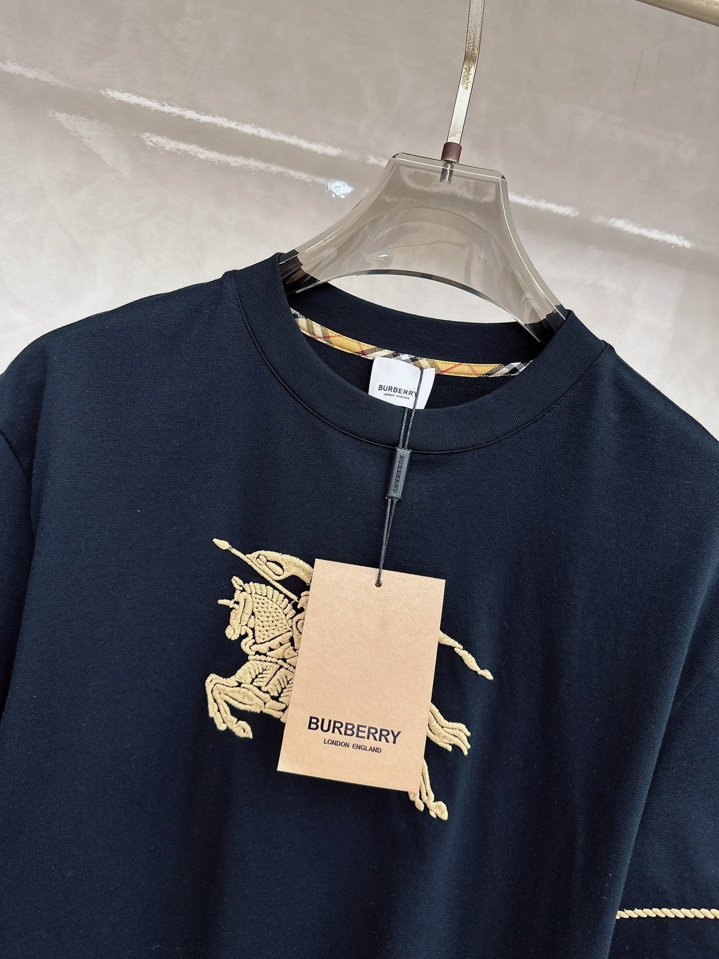 Burberry 巴宝莉 2026ss 春夏新款首发专柜最新款短袖圆领T恤 高端订制 设计前卫时尚！品牌