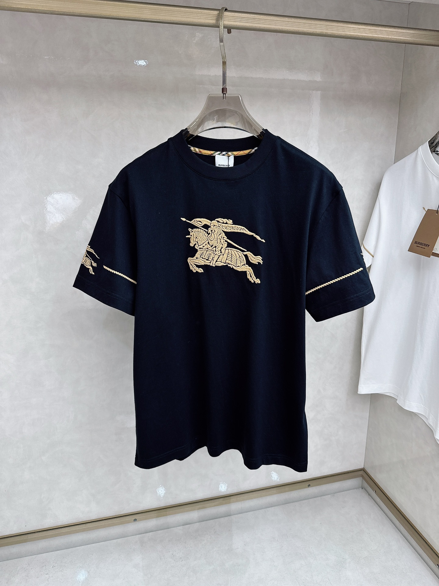 Burberry 巴宝莉 2026ss 春夏新款首发专柜最新款短袖圆领T恤 高端订制 设计前卫时尚！品牌