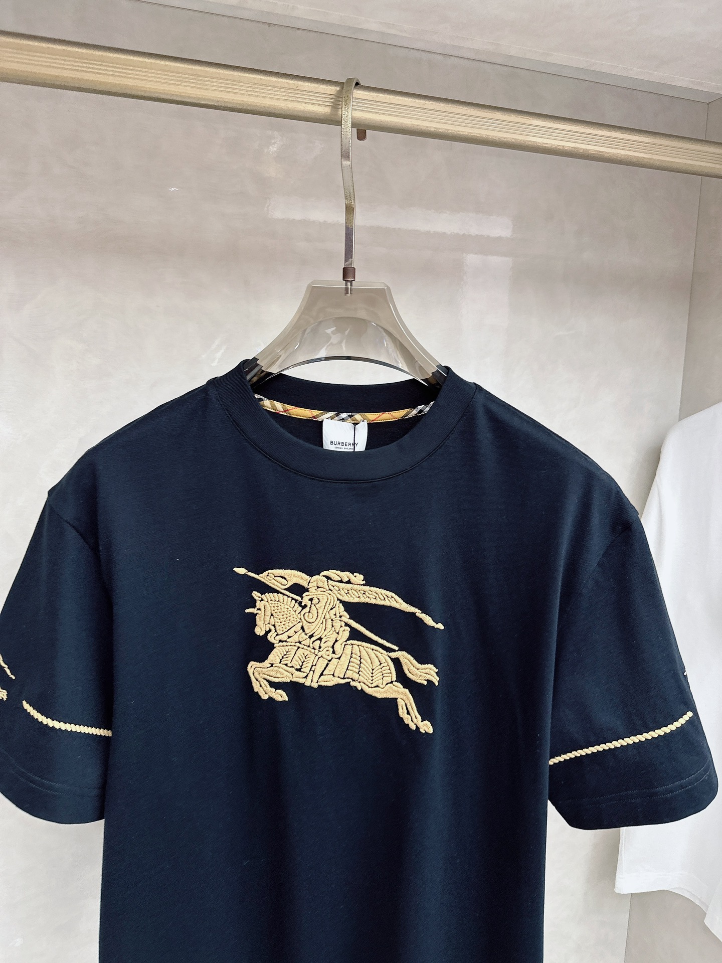 Burberry 巴宝莉 2026ss 春夏新款首发专柜最新款短袖圆领T恤 高端订制 设计前卫时尚！品牌