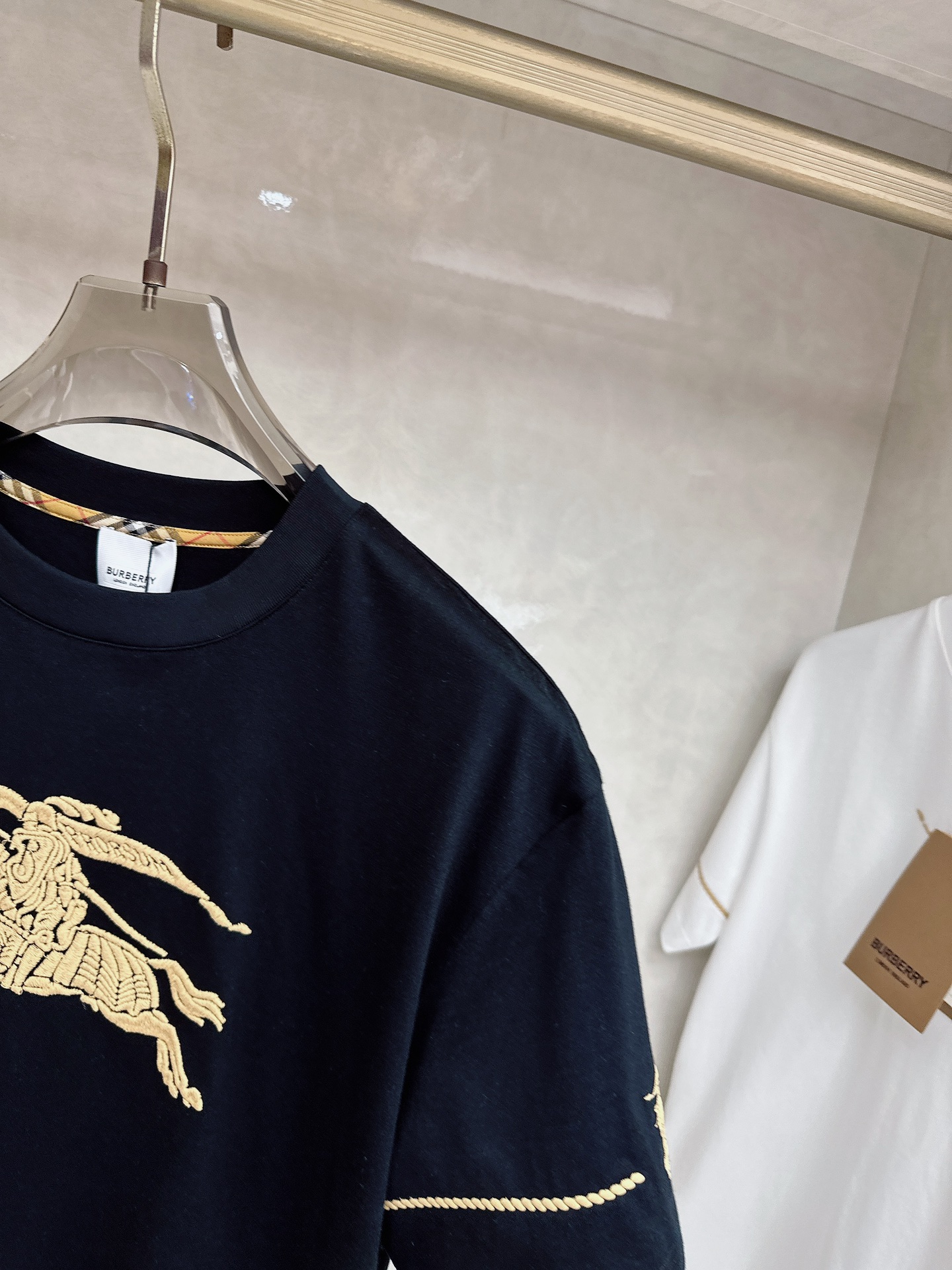 Burberry 巴宝莉 2026ss 春夏新款首发专柜最新款短袖圆领T恤 高端订制 设计前卫时尚！品牌