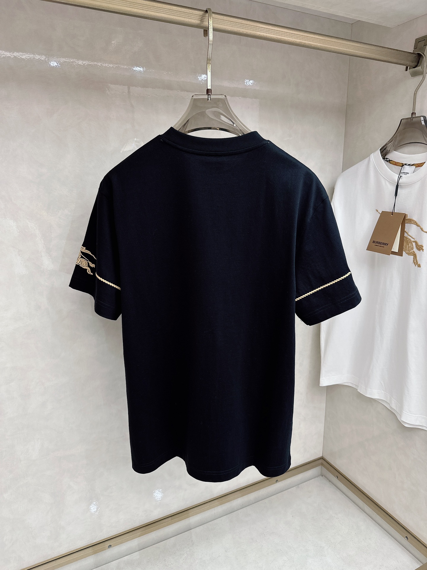 Burberry 巴宝莉 2026ss 春夏新款首发专柜最新款短袖圆领T恤 高端订制 设计前卫时尚！品牌