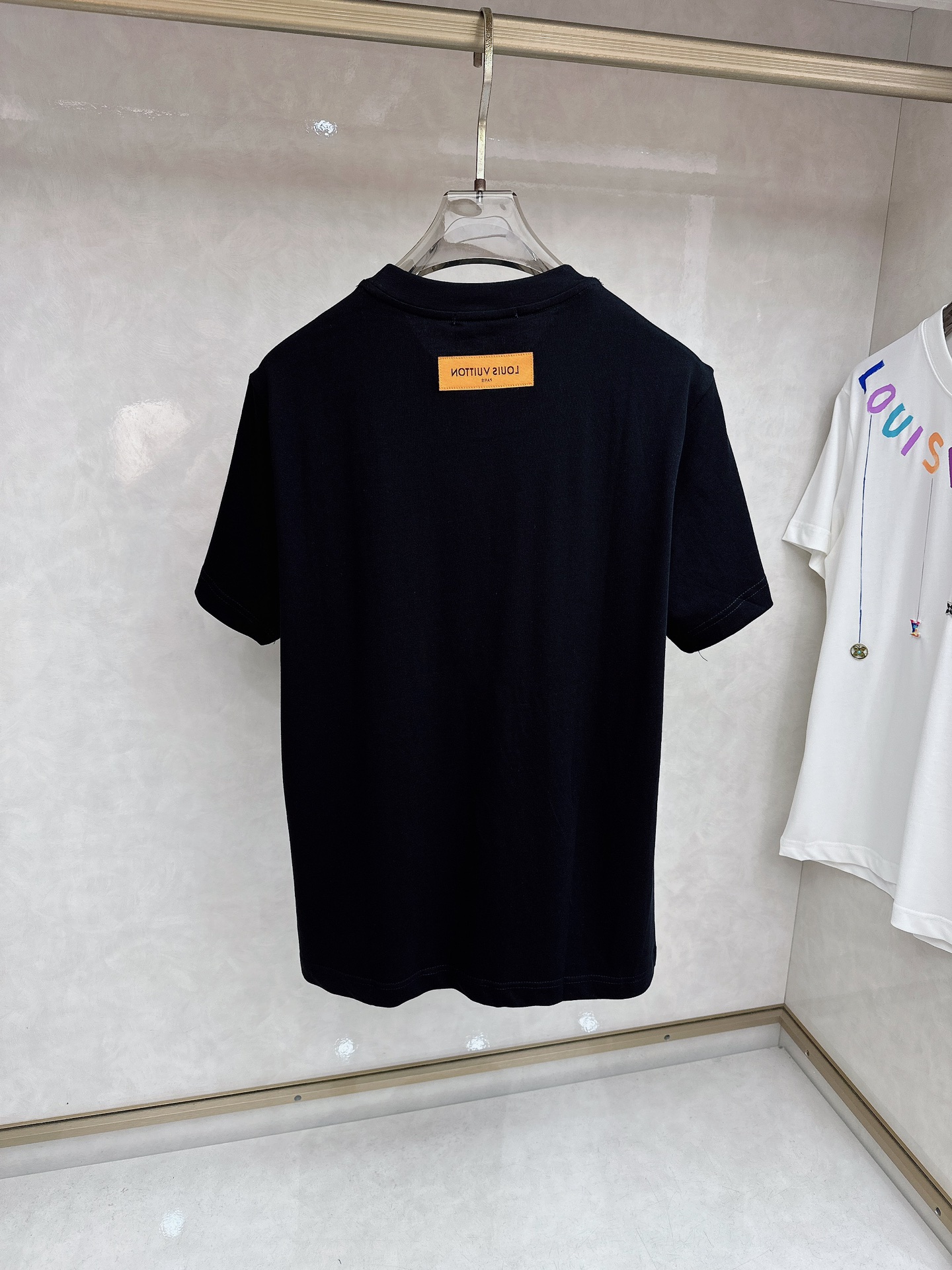 LV 2026SS春夏新款首发专柜最新款短袖圆领T恤 高端订制 设计前卫时尚！品牌logo重工艺设计 高