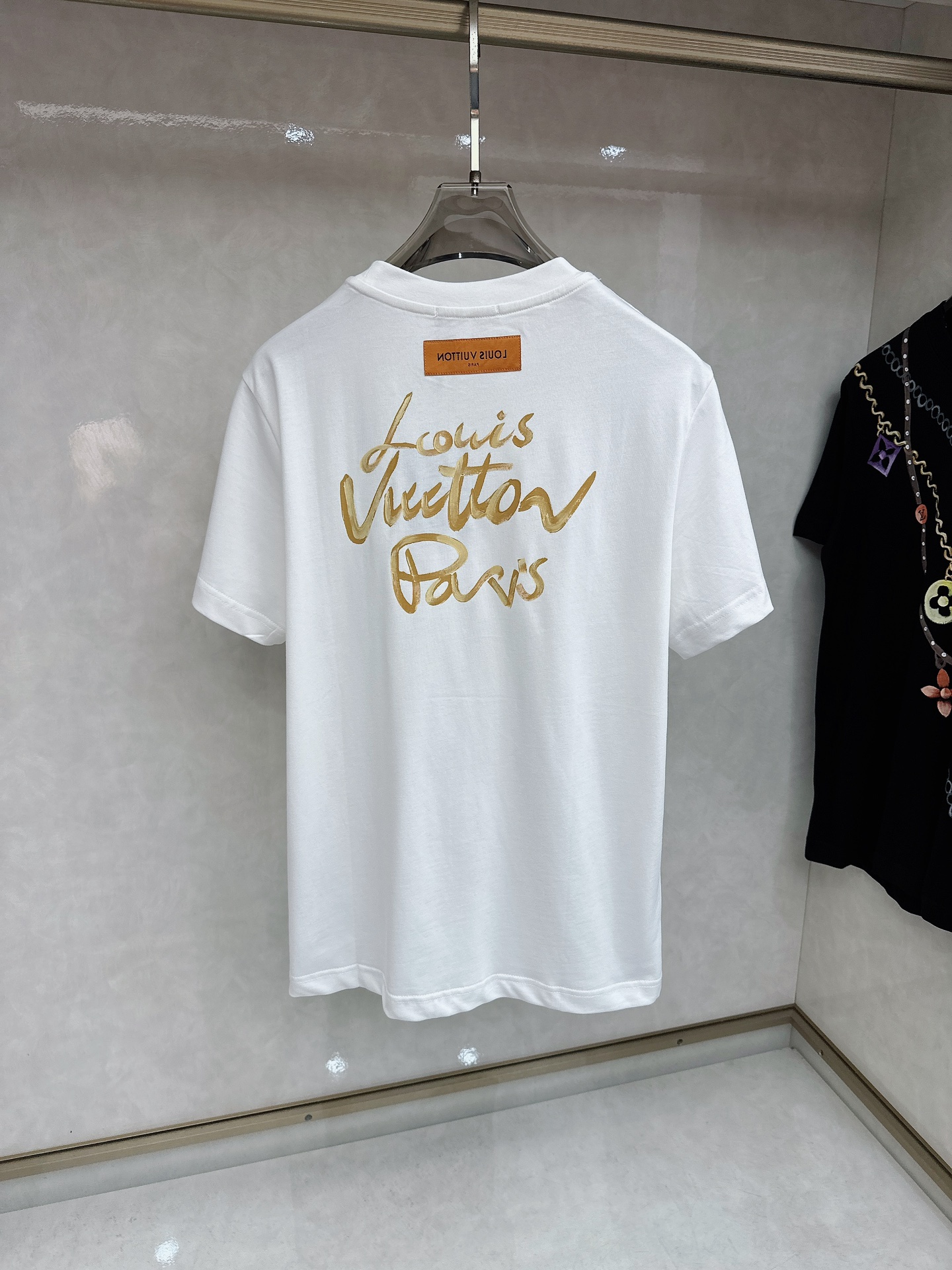 LV 2026SS春夏新款首发专柜最新款短袖圆领T恤 高端订制 设计前卫时尚！品牌logo重工艺设计 高
