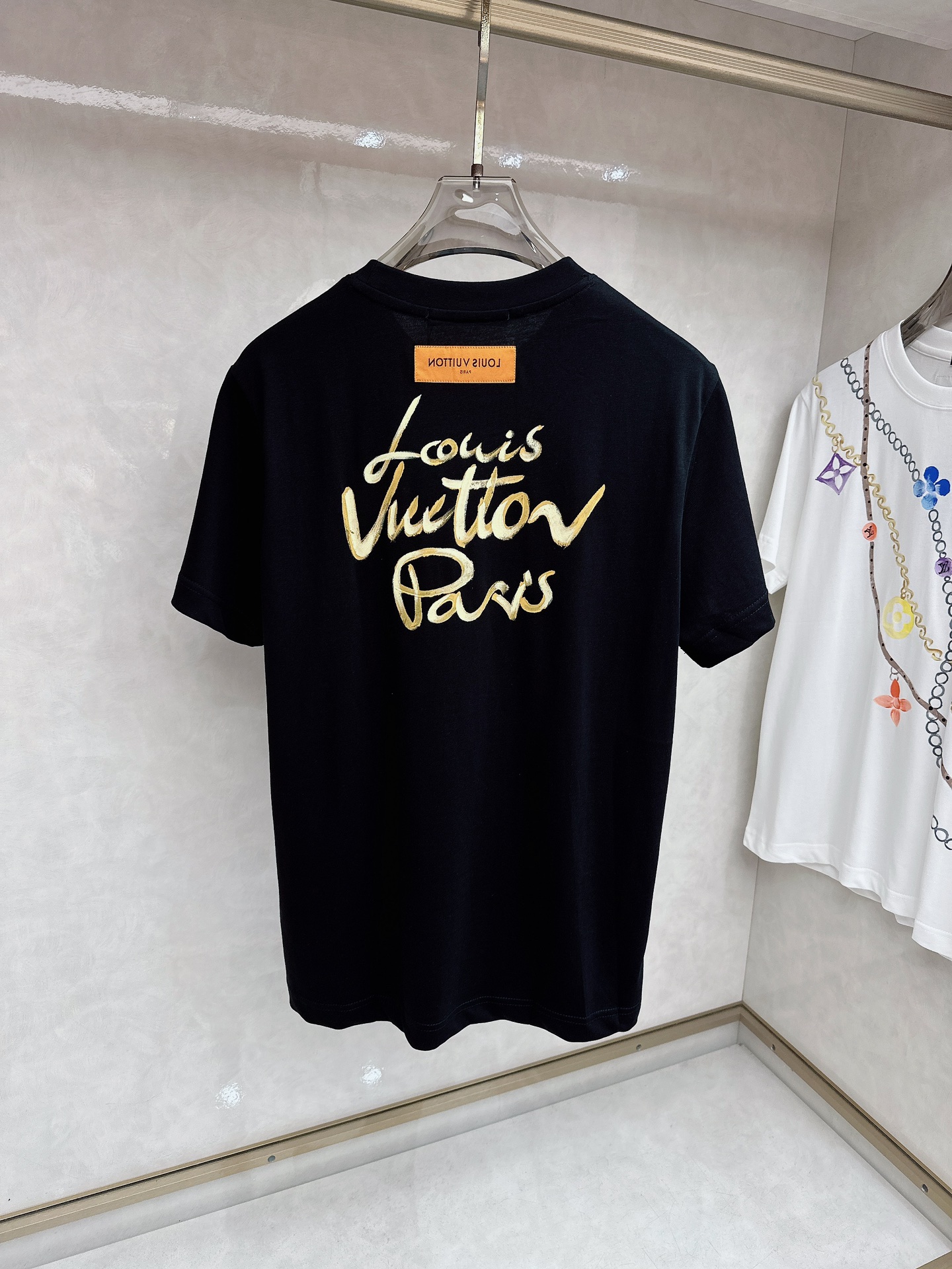 LV 2026SS春夏新款首发专柜最新款短袖圆领T恤 高端订制 设计前卫时尚！品牌logo重工艺设计 高
