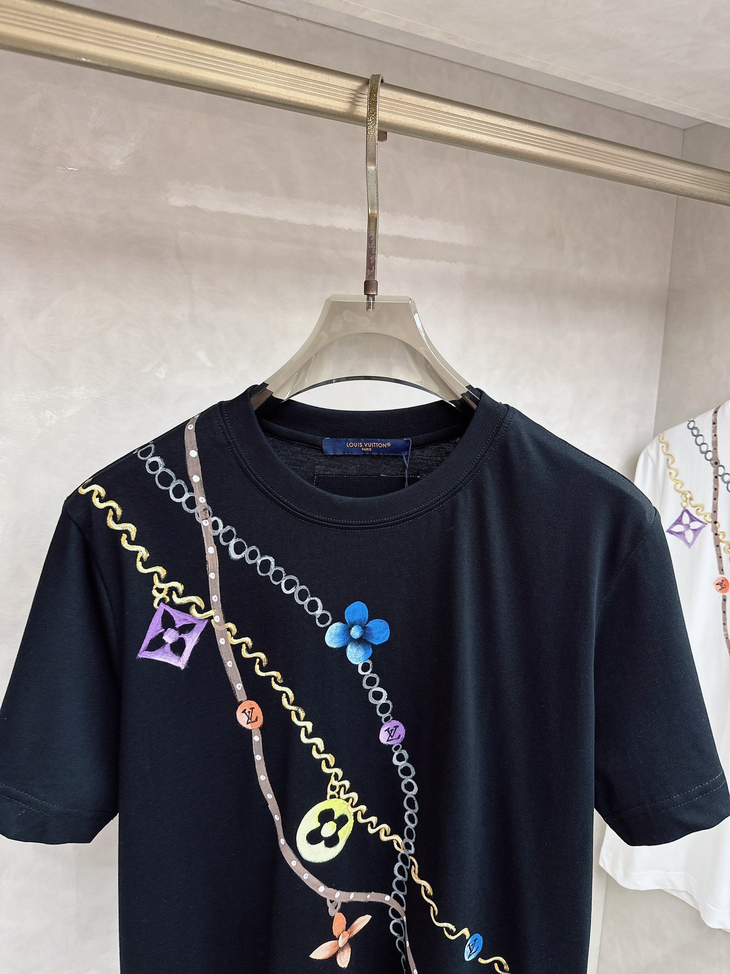 LV 2026SS春夏新款首发专柜最新款短袖圆领T恤 高端订制 设计前卫时尚！品牌logo重工艺设计 高