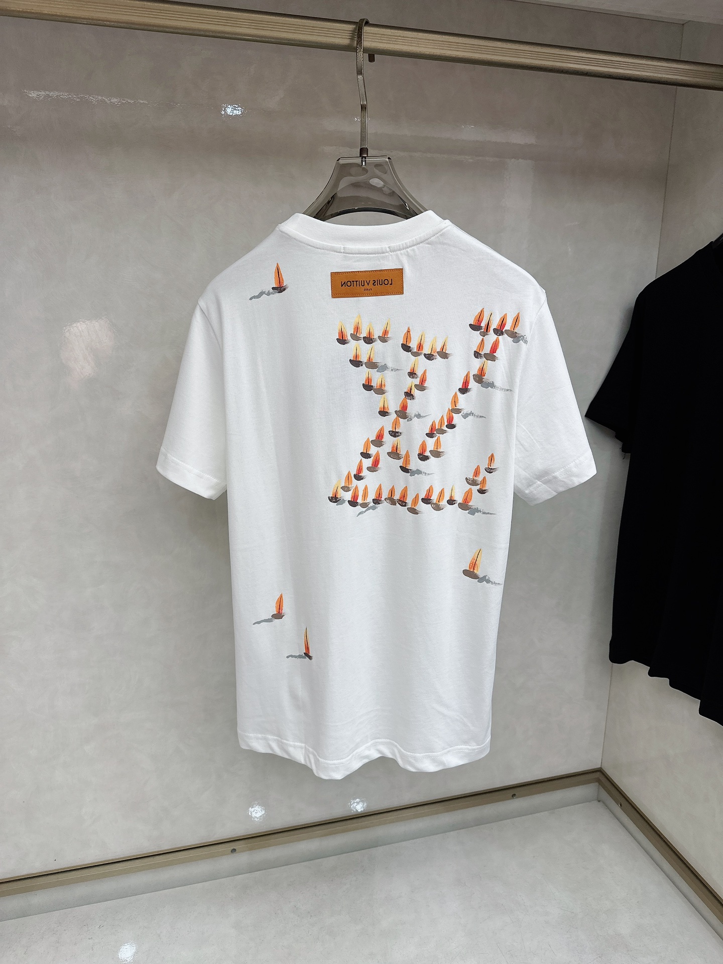 LV 2026SS春夏新款首发专柜最新款短袖圆领T恤 高端订制 设计前卫时尚！品牌logo重工艺设计 高