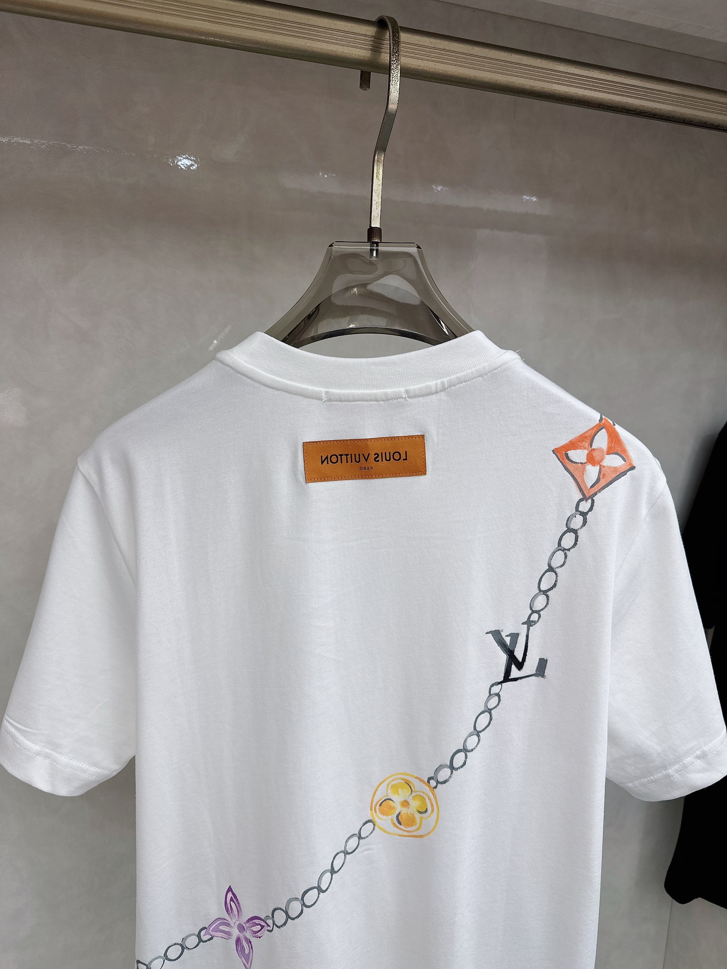 LV 2026SS春夏新款首发专柜最新款短袖圆领T恤 高端订制 设计前卫时尚！品牌logo重工艺设计 高